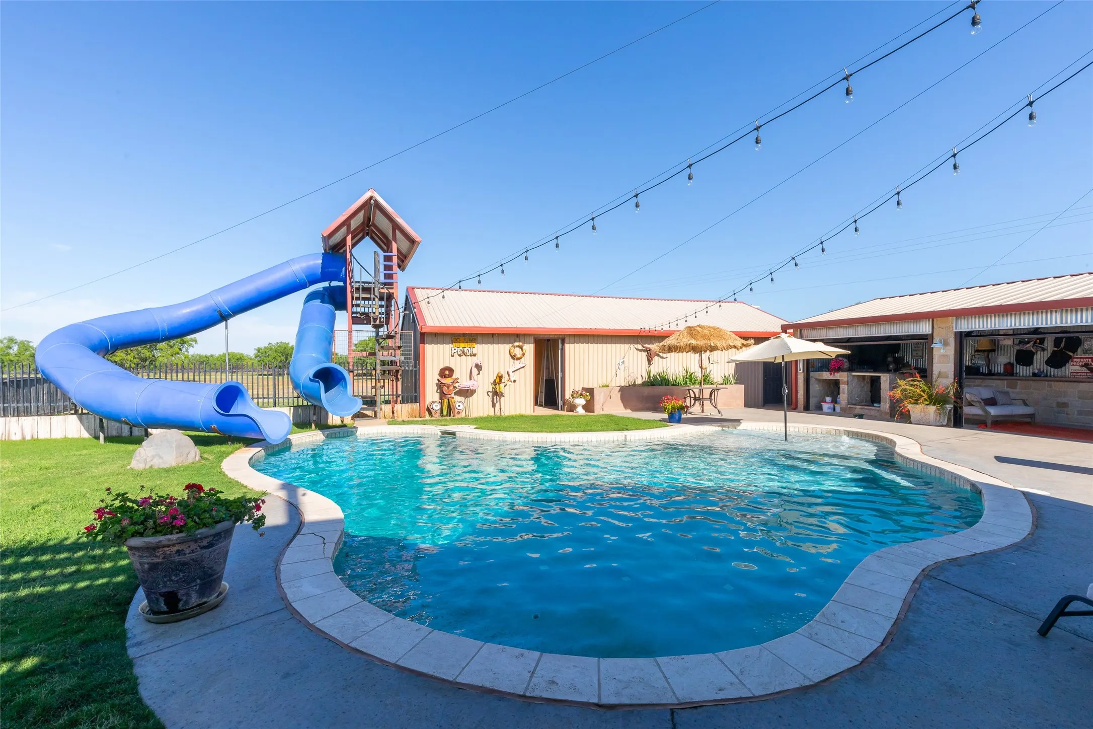 Single Family Residence For Sale in Taylor County , 426 S elmdale, Abilene, Texas 79602, 4 Bedroom, 3 Bathroom, 3 Garage spaces, 3,144 Sqft, built in 2005, mls#21270424, Real Estate Agent in Abilene, Homes For Sale in Taylor county, Homes For Sale in Abilene, Realtor in Abilene Texas, Real Estate Brokerage Independent Realty Texas, Luminita Cordes Realtor