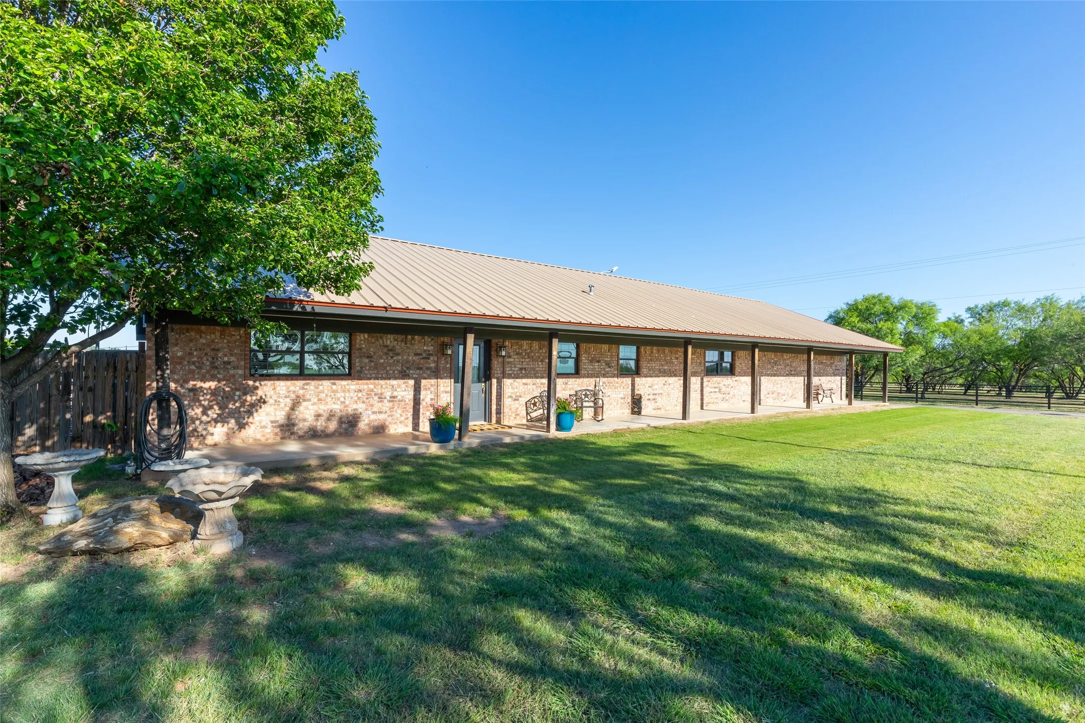 Single Family Residence For Sale in Taylor County , 426 S elmdale, Abilene, Texas 79602, 4 Bedroom, 3 Bathroom, 3 Garage spaces, 3,144 Sqft, built in 2005, mls#21270424, Real Estate Agent in Abilene, Homes For Sale in Taylor county, Homes For Sale in Abilene, Realtor in Abilene Texas, Real Estate Brokerage Independent Realty Texas, Luminita Cordes Realtor