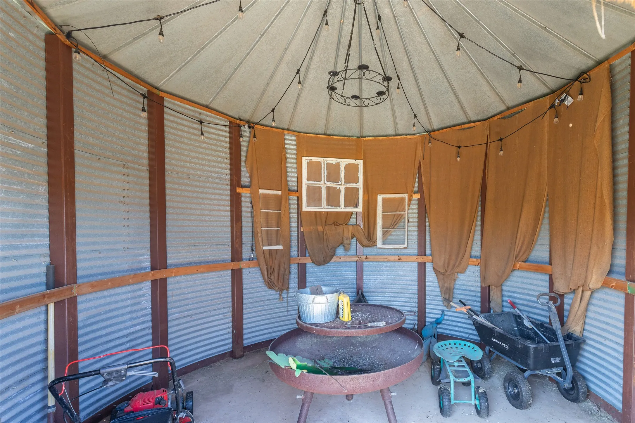 Single Family Residence For Sale in Taylor County , 426 S elmdale, Abilene, Texas 79602, 4 Bedroom, 3 Bathroom, 3 Garage spaces, 3,144 Sqft, built in 2005, mls#21270424, Real Estate Agent in Abilene, Homes For Sale in Taylor county, Homes For Sale in Abilene, Realtor in Abilene Texas, Real Estate Brokerage Independent Realty Texas, Luminita Cordes Realtor