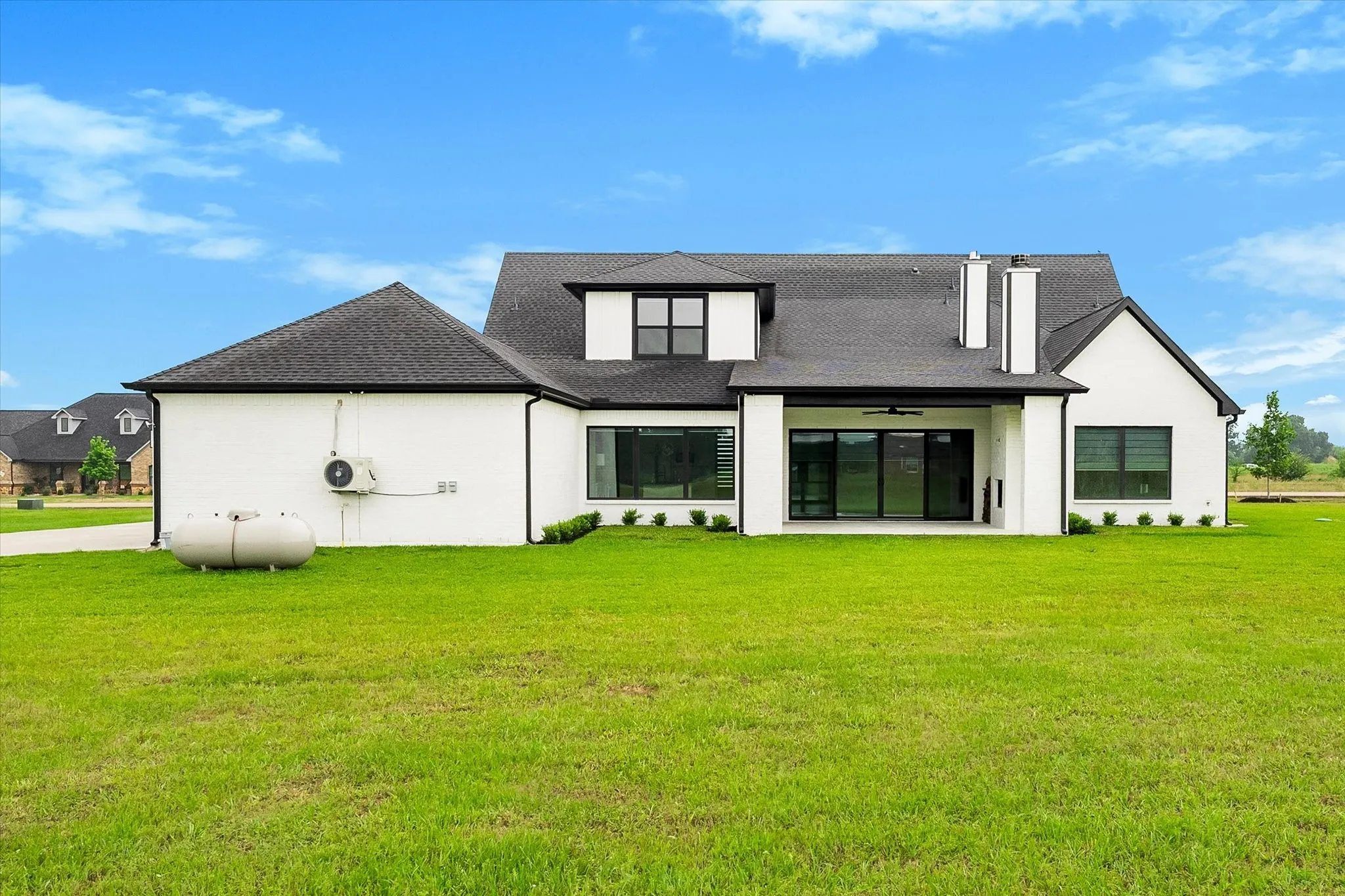 Single Family Residence For Sale in Kaufman County , 1240 Deerfield Drive, Wills Point, Texas 75169, 5 Bedroom, 5 Bathroom, 2 Garage spaces, 4,590 Sqft, built in 2022, mls#21261849, Real Estate Agent in Wills Point, Homes For Sale in Kaufman county, Homes For Sale in Wills Point, Realtor in Wills Point Texas, Real Estate Brokerage Independent Realty Texas, Luminita Cordes Realtor