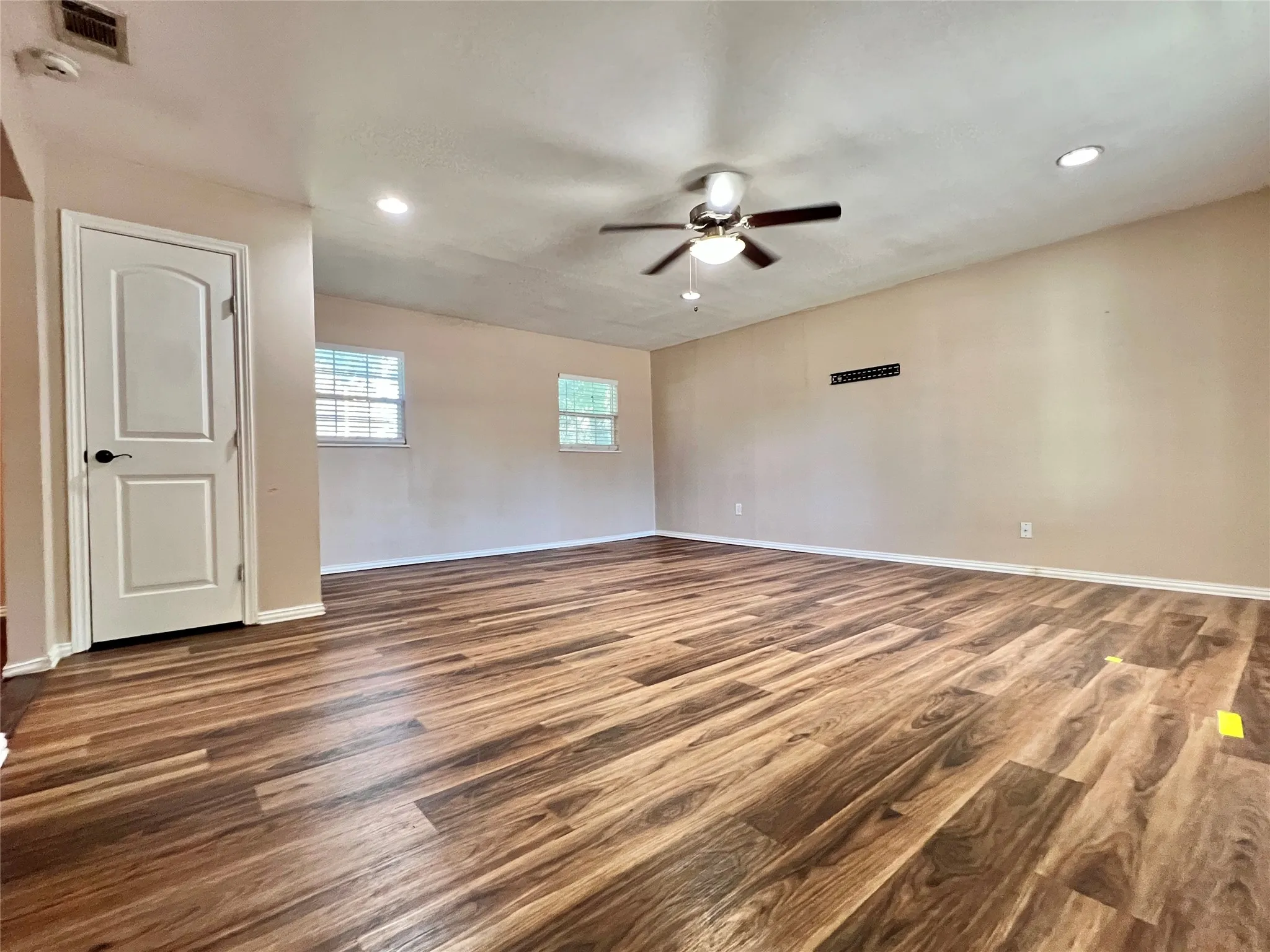 Apartment For Rent in Rockwall County , 509 S Fannin Street B, Rockwall, Texas 75087, 2 Bedroom, 1 Bathroom, Garage spaces, 995 Sqft, built in 1975, mls#21279379, Real Estate Agent in Rockwall, Homes For Rent in Rockwall county, Homes For Rent in Rockwall, Realtor in Rockwall Texas, Real Estate Brokerage Independent Realty Texas, Luminita Cordes Realtor
