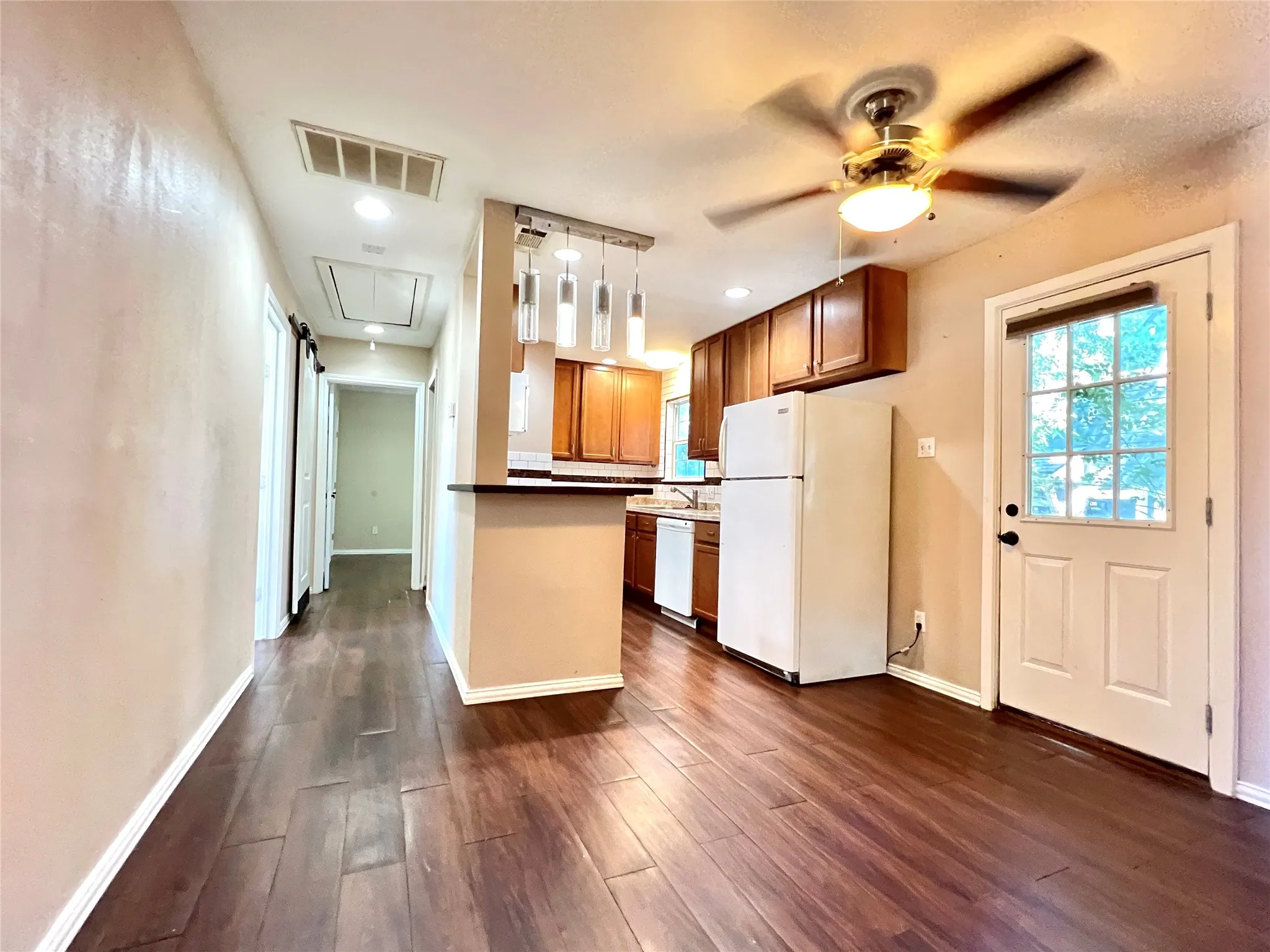Apartment For Rent in Rockwall County , 509 S Fannin Street B, Rockwall, Texas 75087, 2 Bedroom, 1 Bathroom, Garage spaces, 995 Sqft, built in 1975, mls#21279379, Real Estate Agent in Rockwall, Homes For Rent in Rockwall county, Homes For Rent in Rockwall, Realtor in Rockwall Texas, Real Estate Brokerage Independent Realty Texas, Luminita Cordes Realtor