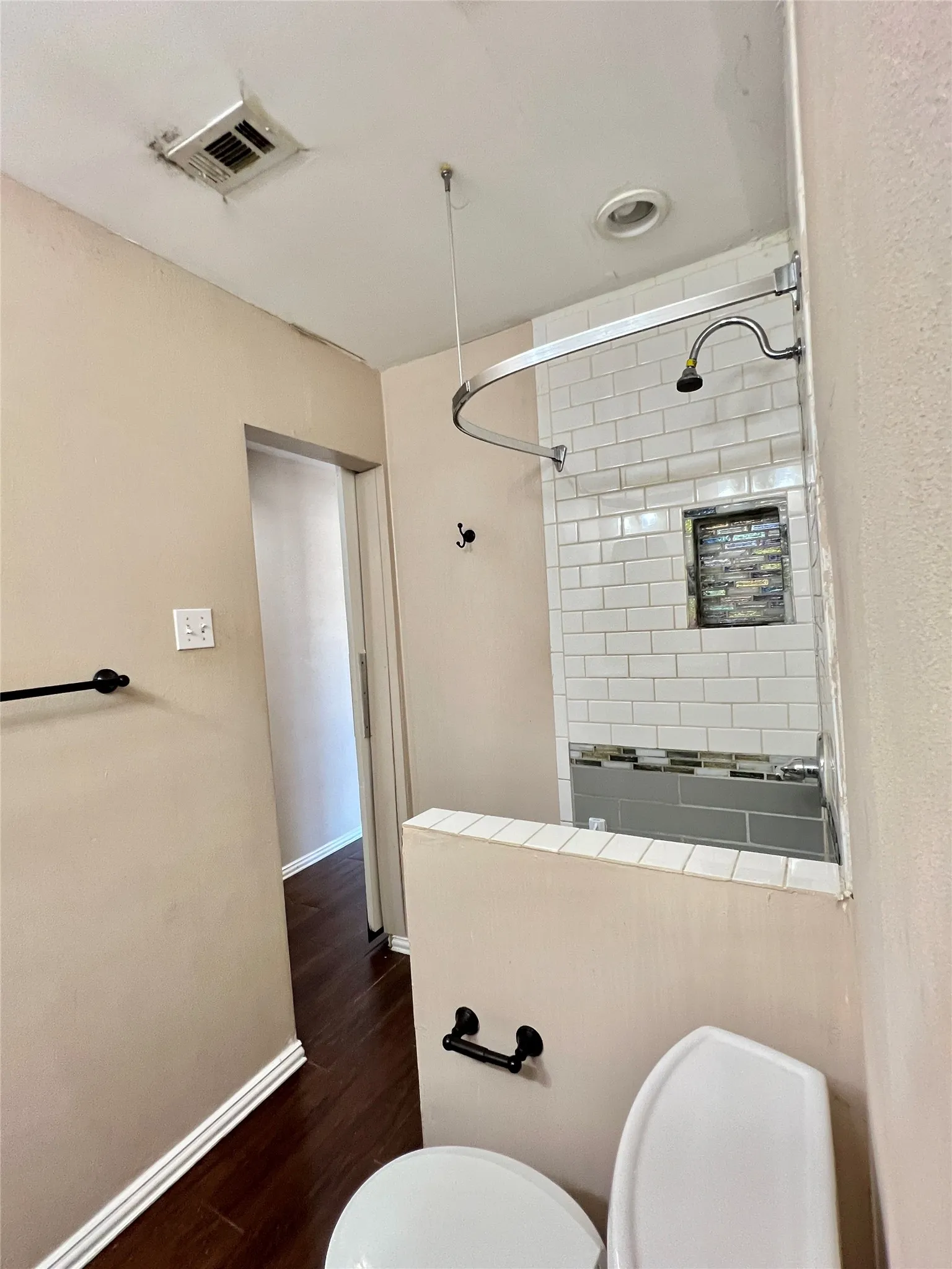 Apartment For Rent in Rockwall County , 509 S Fannin Street B, Rockwall, Texas 75087, 2 Bedroom, 1 Bathroom, Garage spaces, 995 Sqft, built in 1975, mls#21279379, Real Estate Agent in Rockwall, Homes For Rent in Rockwall county, Homes For Rent in Rockwall, Realtor in Rockwall Texas, Real Estate Brokerage Independent Realty Texas, Luminita Cordes Realtor