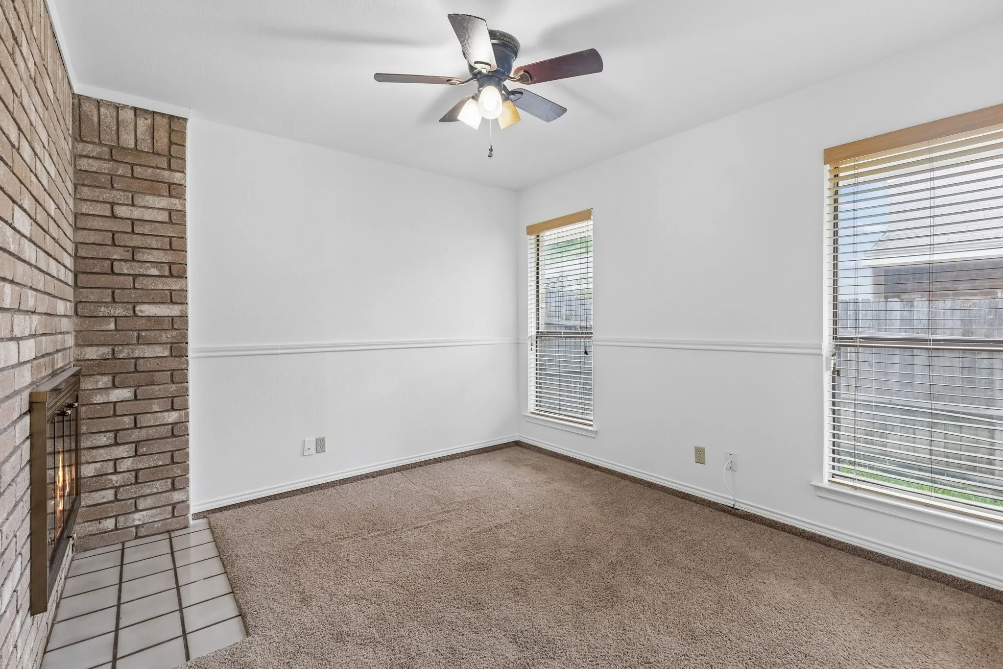 Single Family Residence For Sale in Tarrant County , 502 Parsley Lane, Euless, Texas 76039, 3 Bedroom, 2 Bathroom, 2 Garage spaces, 1,506 Sqft, built in 1984, mls#21277500, Real Estate Agent in Euless, Homes For Sale in Tarrant county, Homes For Sale in Euless, Realtor in Euless Texas, Real Estate Brokerage Independent Realty Texas, Luminita Cordes Realtor