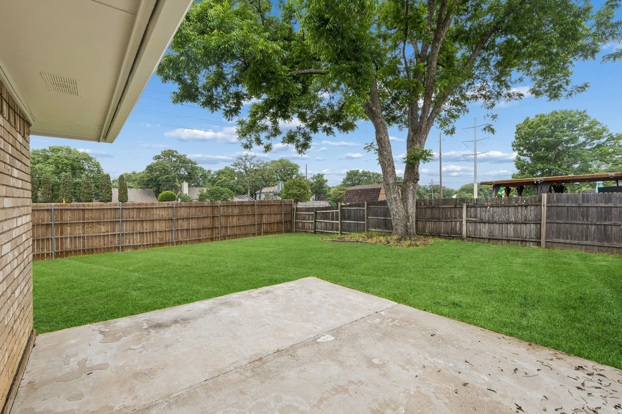 Single Family Residence For Sale in Tarrant County , 502 Parsley Lane, Euless, Texas 76039, 3 Bedroom, 2 Bathroom, 2 Garage spaces, 1,506 Sqft, built in 1984, mls#21277500, Real Estate Agent in Euless, Homes For Sale in Tarrant county, Homes For Sale in Euless, Realtor in Euless Texas, Real Estate Brokerage Independent Realty Texas, Luminita Cordes Realtor