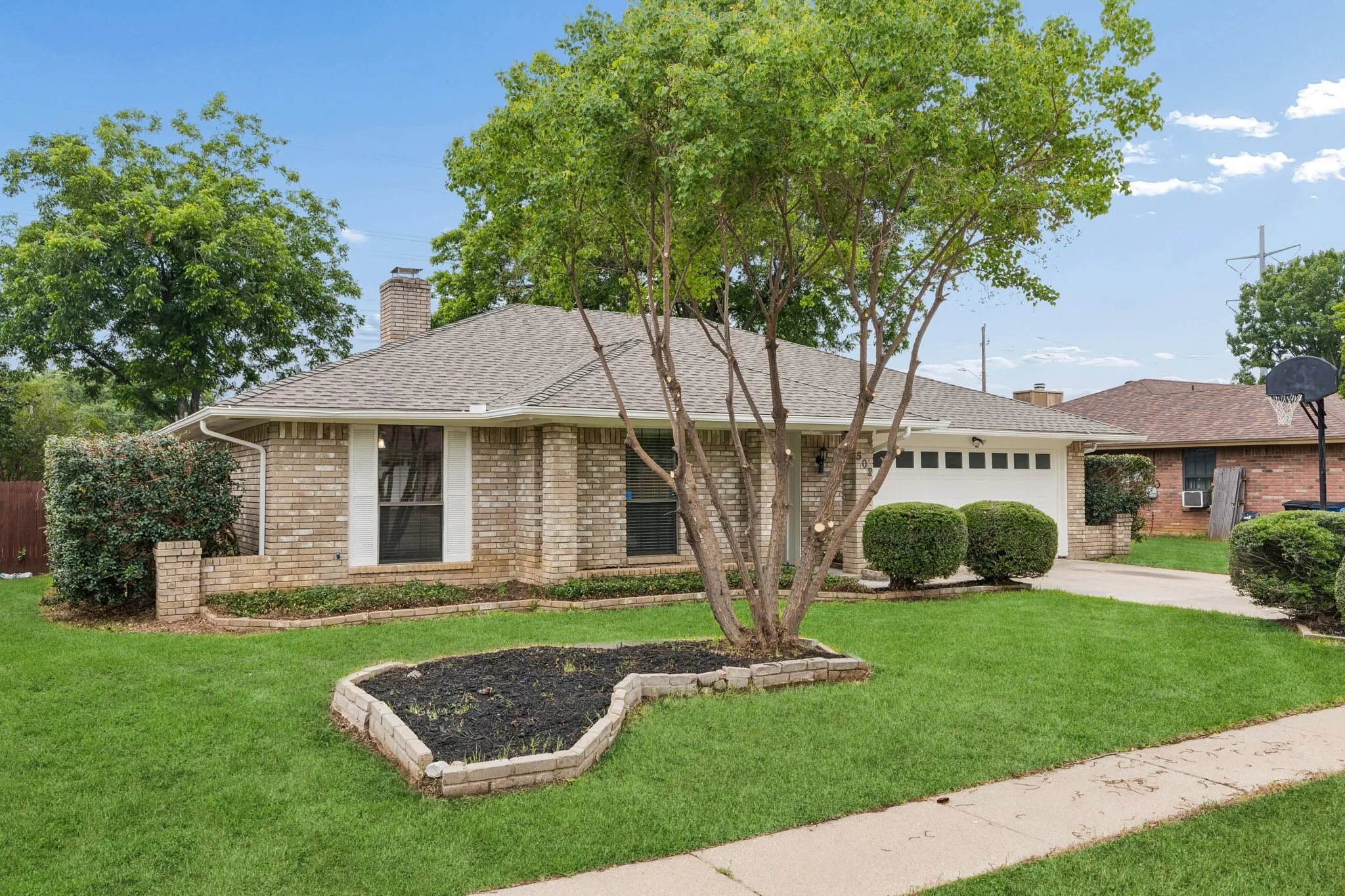 Single Family Residence For Sale in Tarrant County , 502 Parsley Lane, Euless, Texas 76039, 3 Bedroom, 2 Bathroom, 2 Garage spaces, 1,506 Sqft, built in 1984, mls#21277500, Real Estate Agent in Euless, Homes For Sale in Tarrant county, Homes For Sale in Euless, Realtor in Euless Texas, Real Estate Brokerage Independent Realty Texas, Luminita Cordes Realtor