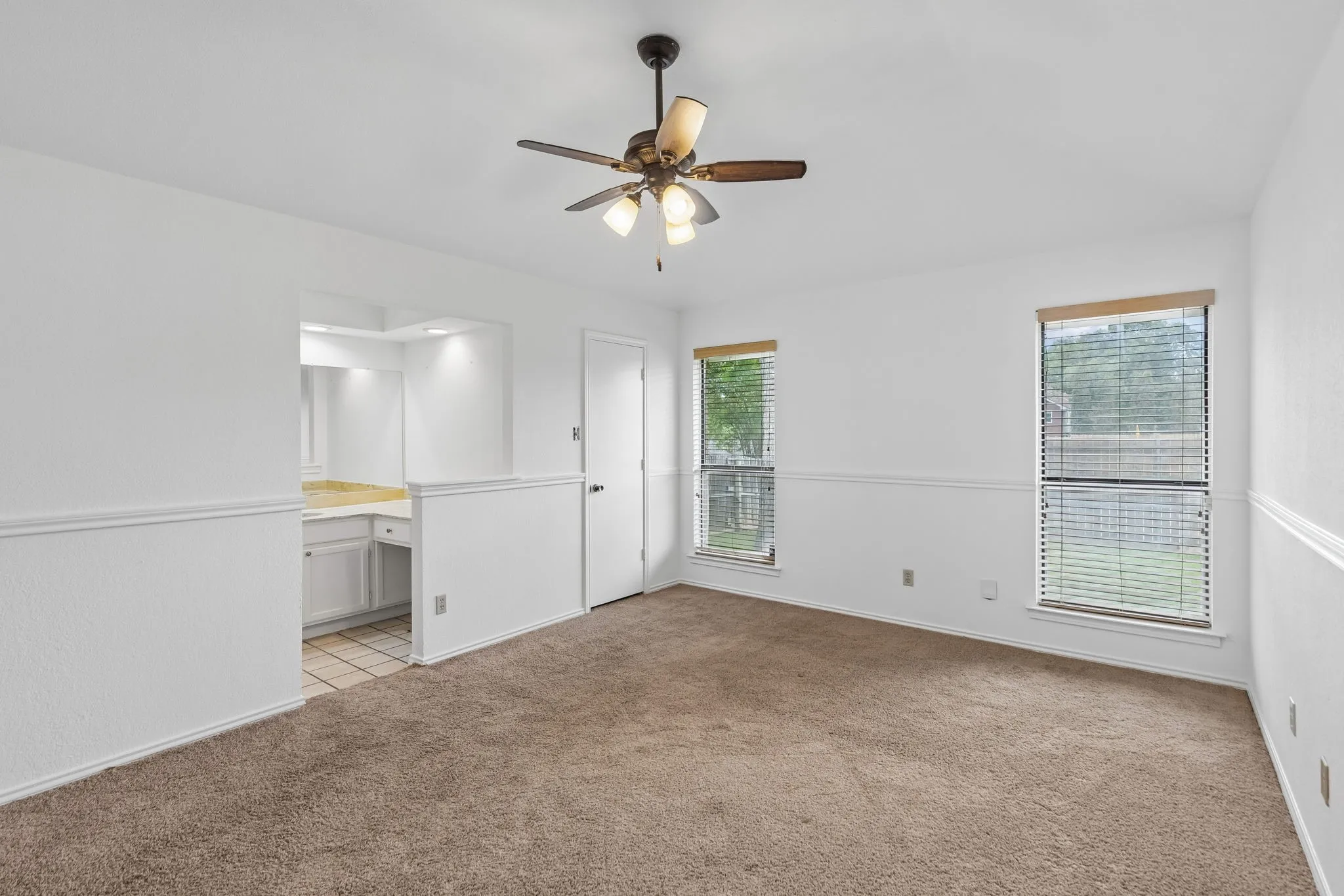 Single Family Residence For Sale in Tarrant County , 502 Parsley Lane, Euless, Texas 76039, 3 Bedroom, 2 Bathroom, 2 Garage spaces, 1,506 Sqft, built in 1984, mls#21277500, Real Estate Agent in Euless, Homes For Sale in Tarrant county, Homes For Sale in Euless, Realtor in Euless Texas, Real Estate Brokerage Independent Realty Texas, Luminita Cordes Realtor