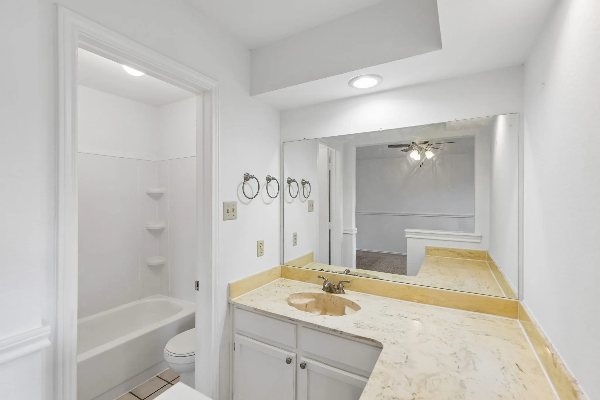 Single Family Residence For Sale in Tarrant County , 502 Parsley Lane, Euless, Texas 76039, 3 Bedroom, 2 Bathroom, 2 Garage spaces, 1,506 Sqft, built in 1984, mls#21277500, Real Estate Agent in Euless, Homes For Sale in Tarrant county, Homes For Sale in Euless, Realtor in Euless Texas, Real Estate Brokerage Independent Realty Texas, Luminita Cordes Realtor