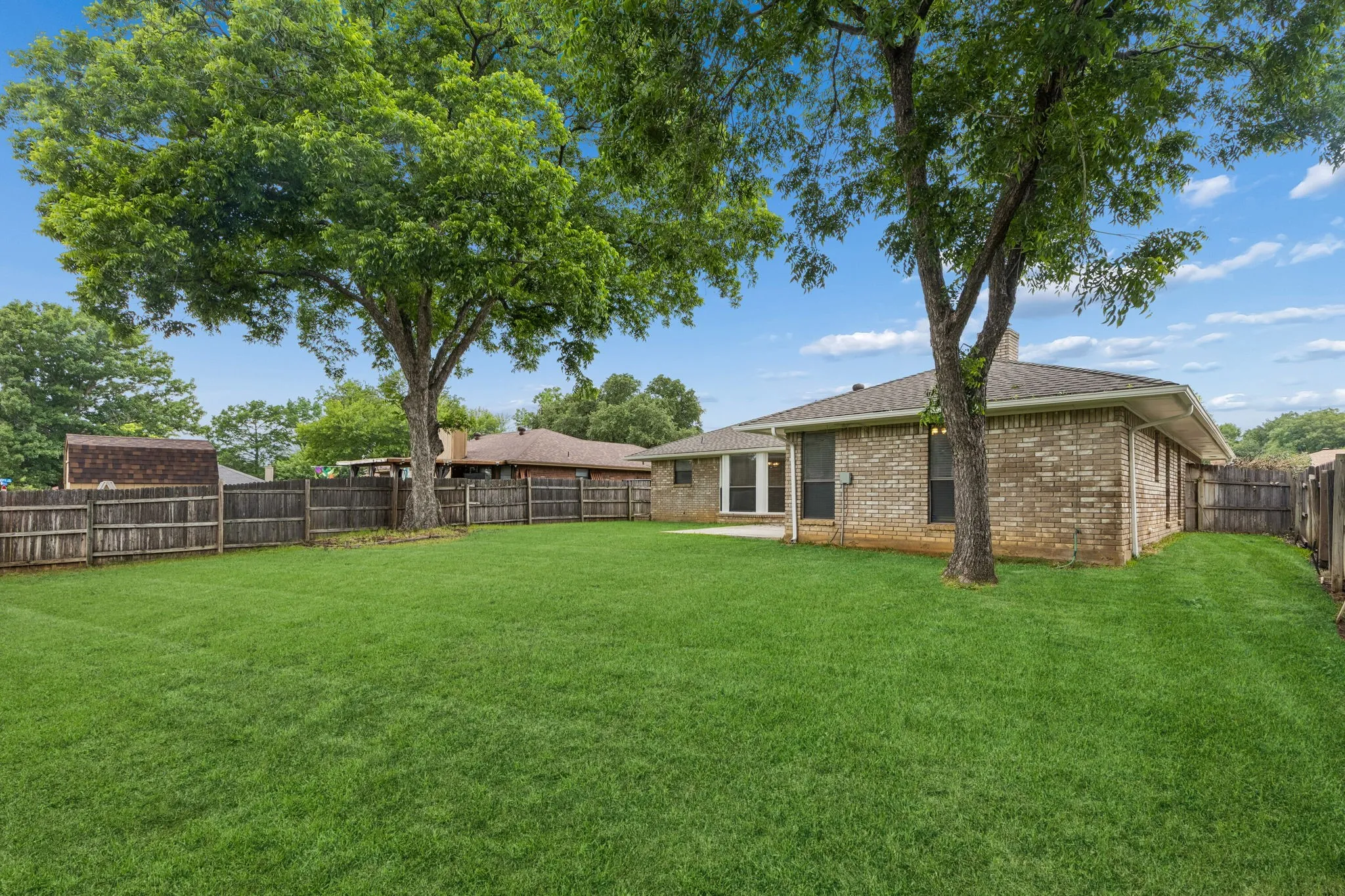 Single Family Residence For Sale in Tarrant County , 502 Parsley Lane, Euless, Texas 76039, 3 Bedroom, 2 Bathroom, 2 Garage spaces, 1,506 Sqft, built in 1984, mls#21277500, Real Estate Agent in Euless, Homes For Sale in Tarrant county, Homes For Sale in Euless, Realtor in Euless Texas, Real Estate Brokerage Independent Realty Texas, Luminita Cordes Realtor
