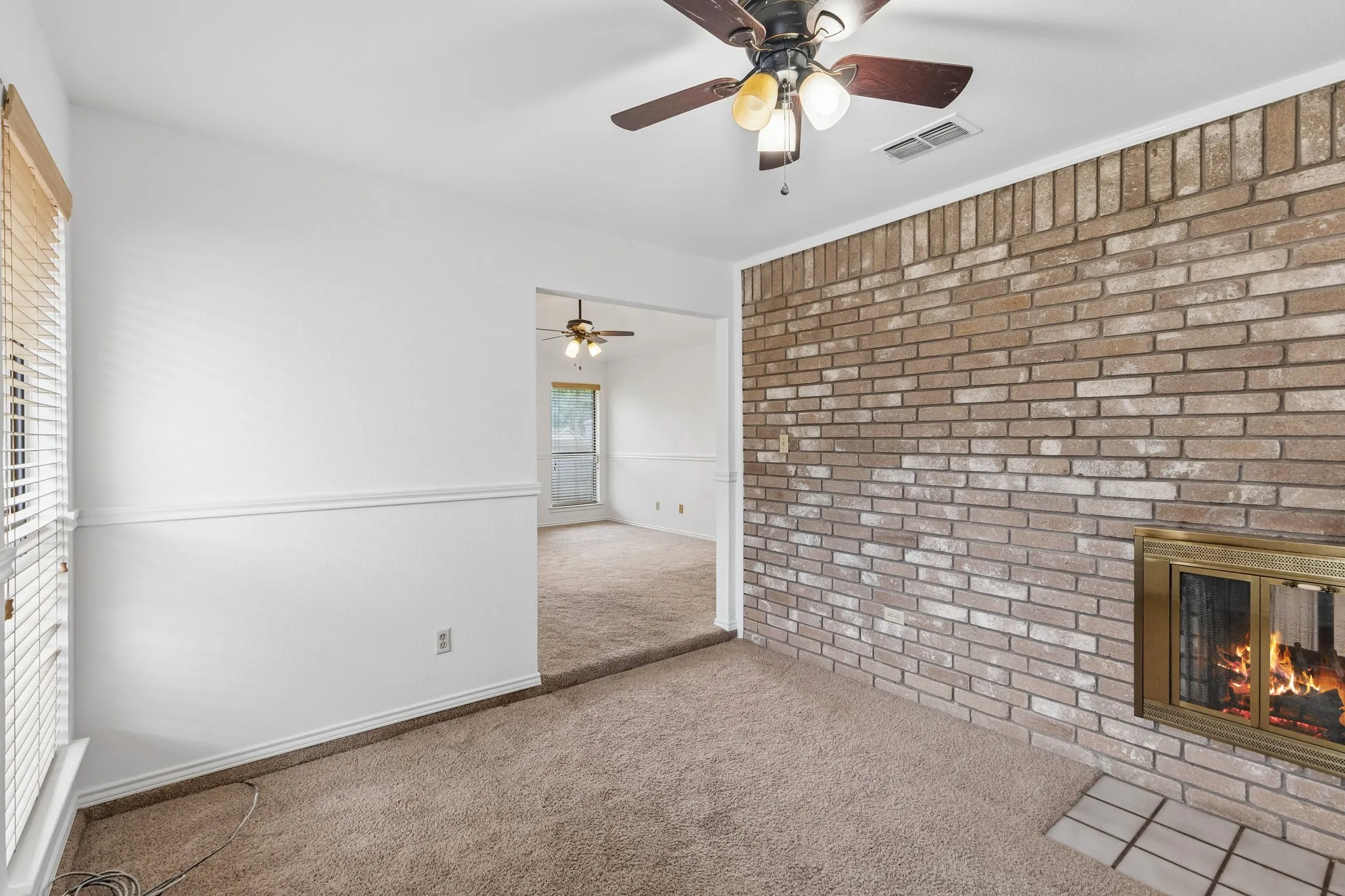 Single Family Residence For Sale in Tarrant County , 502 Parsley Lane, Euless, Texas 76039, 3 Bedroom, 2 Bathroom, 2 Garage spaces, 1,506 Sqft, built in 1984, mls#21277500, Real Estate Agent in Euless, Homes For Sale in Tarrant county, Homes For Sale in Euless, Realtor in Euless Texas, Real Estate Brokerage Independent Realty Texas, Luminita Cordes Realtor