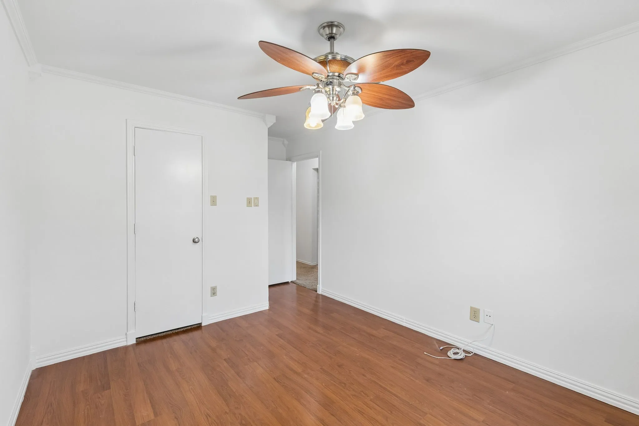 Single Family Residence For Sale in Tarrant County , 502 Parsley Lane, Euless, Texas 76039, 3 Bedroom, 2 Bathroom, 2 Garage spaces, 1,506 Sqft, built in 1984, mls#21277500, Real Estate Agent in Euless, Homes For Sale in Tarrant county, Homes For Sale in Euless, Realtor in Euless Texas, Real Estate Brokerage Independent Realty Texas, Luminita Cordes Realtor