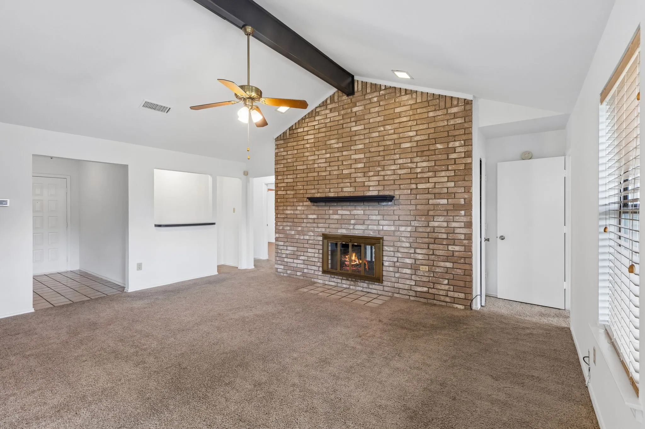 Single Family Residence For Sale in Tarrant County , 502 Parsley Lane, Euless, Texas 76039, 3 Bedroom, 2 Bathroom, 2 Garage spaces, 1,506 Sqft, built in 1984, mls#21277500, Real Estate Agent in Euless, Homes For Sale in Tarrant county, Homes For Sale in Euless, Realtor in Euless Texas, Real Estate Brokerage Independent Realty Texas, Luminita Cordes Realtor