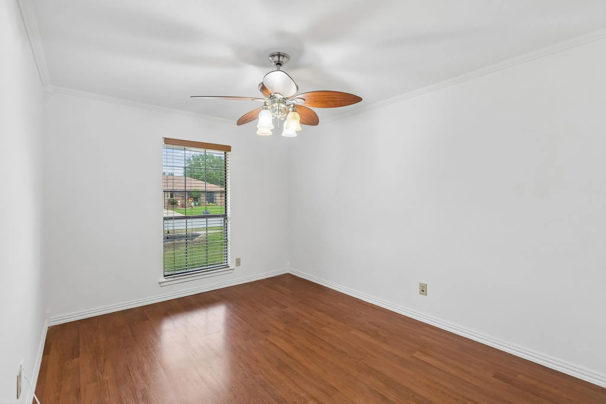 Single Family Residence For Sale in Tarrant County , 502 Parsley Lane, Euless, Texas 76039, 3 Bedroom, 2 Bathroom, 2 Garage spaces, 1,506 Sqft, built in 1984, mls#21277500, Real Estate Agent in Euless, Homes For Sale in Tarrant county, Homes For Sale in Euless, Realtor in Euless Texas, Real Estate Brokerage Independent Realty Texas, Luminita Cordes Realtor