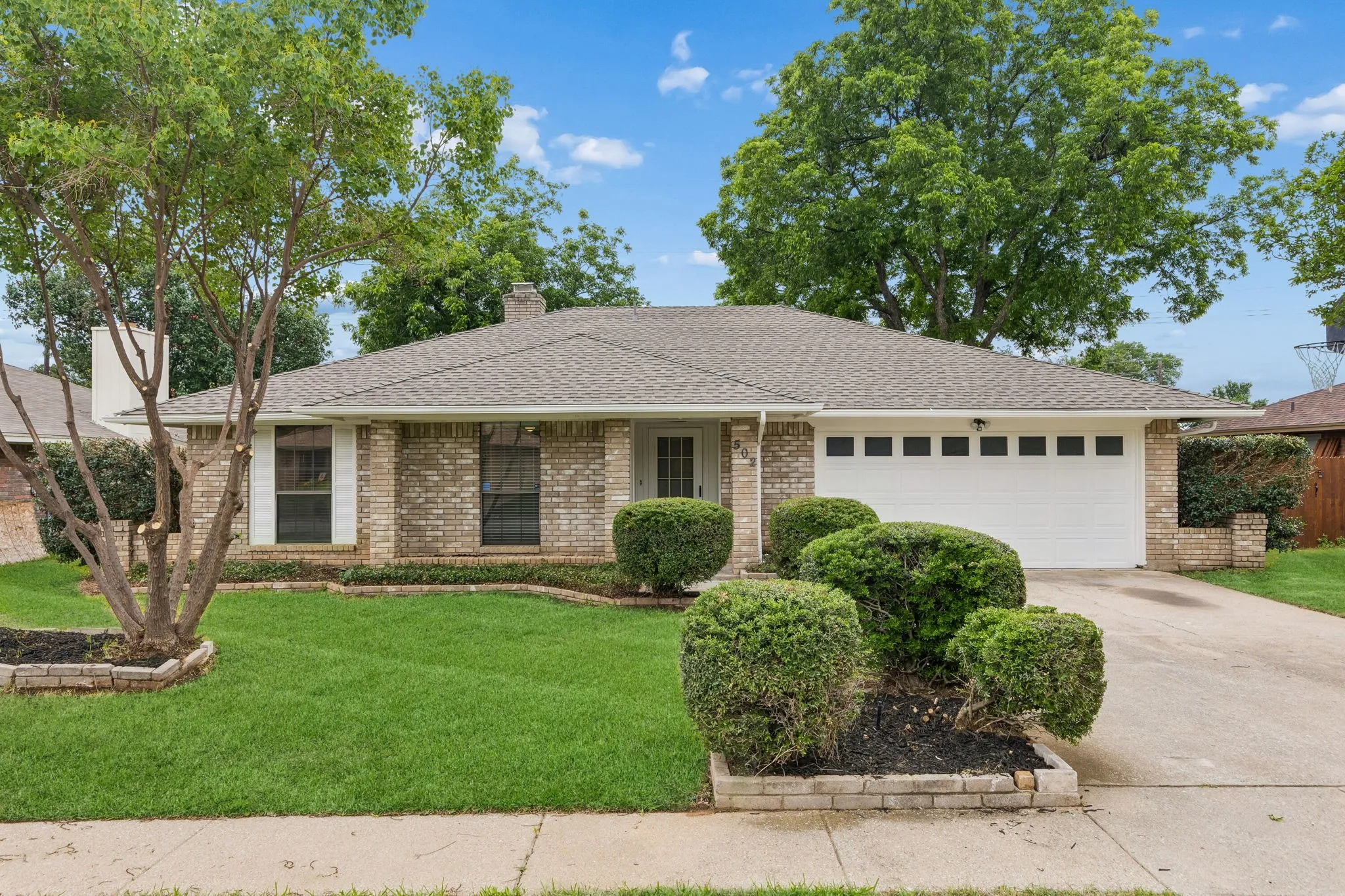 Single Family Residence For Sale in Tarrant County , 502 Parsley Lane, Euless, Texas 76039, 3 Bedroom, 2 Bathroom, 2 Garage spaces, 1,506 Sqft, built in 1984, mls#21277500, Real Estate Agent in Euless, Homes For Sale in Tarrant county, Homes For Sale in Euless, Realtor in Euless Texas, Real Estate Brokerage Independent Realty Texas, Luminita Cordes Realtor