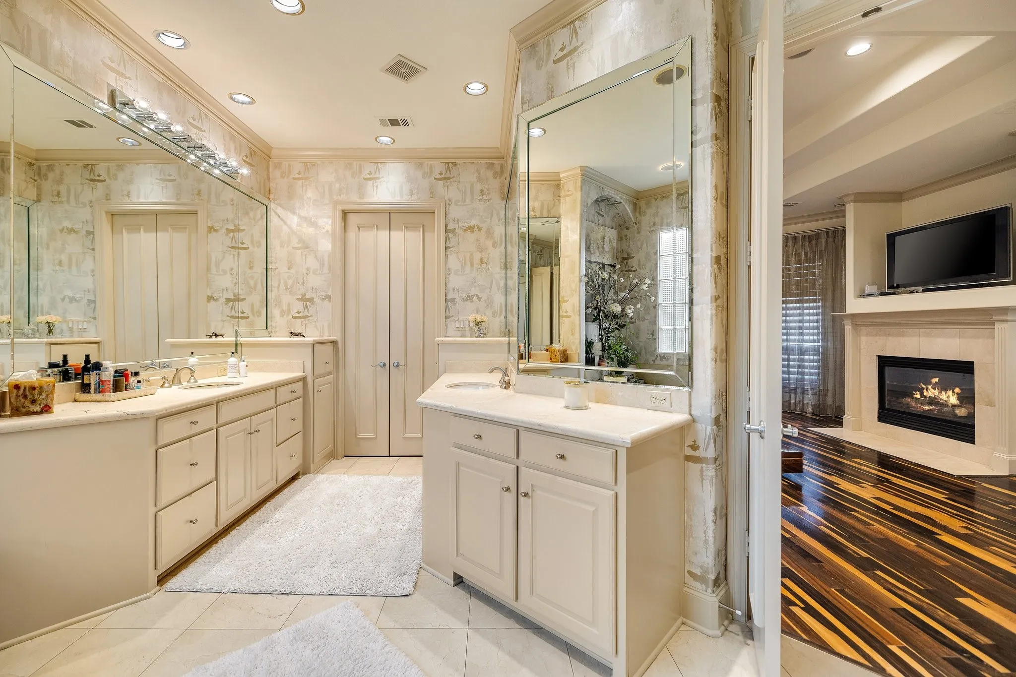 Single Family Residence For Sale in Collin County , 18729 Wainsborough Lane, Dallas, Texas 75287, 5 Bedrooms, 5 Bathrooms, 3 Garage spaces, 5,688 Sqft, built in 1999, Price $1,785,000, mls#21279366, Real Estate Agent in Dallas, Homes For Sale in Collin county, Homes For Sale in Dallas, Realtor in Dallas Texas, Real Estate Brokerage Independent Realty Texas, Luminita Cordes Realtor