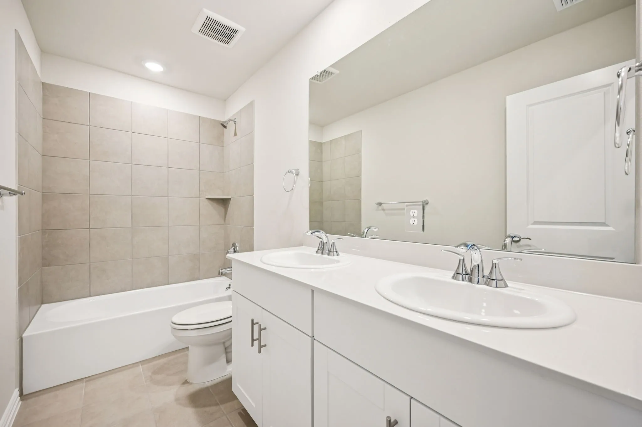  Photo is not of the actual home, but is an inspirational photo of builder’s model home and may depict options, furnishings, and/or decorator features that are not included.
