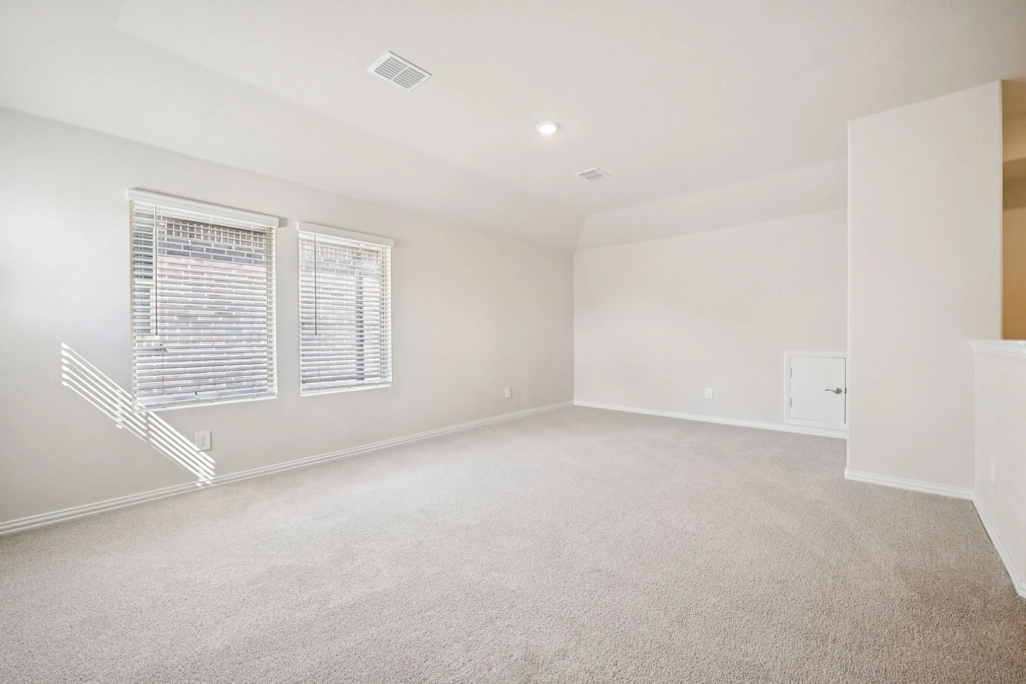  Photo is not of the actual home, but is an inspirational photo of builder’s model home and may depict options, furnishings, and/or decorator features that are not included.
