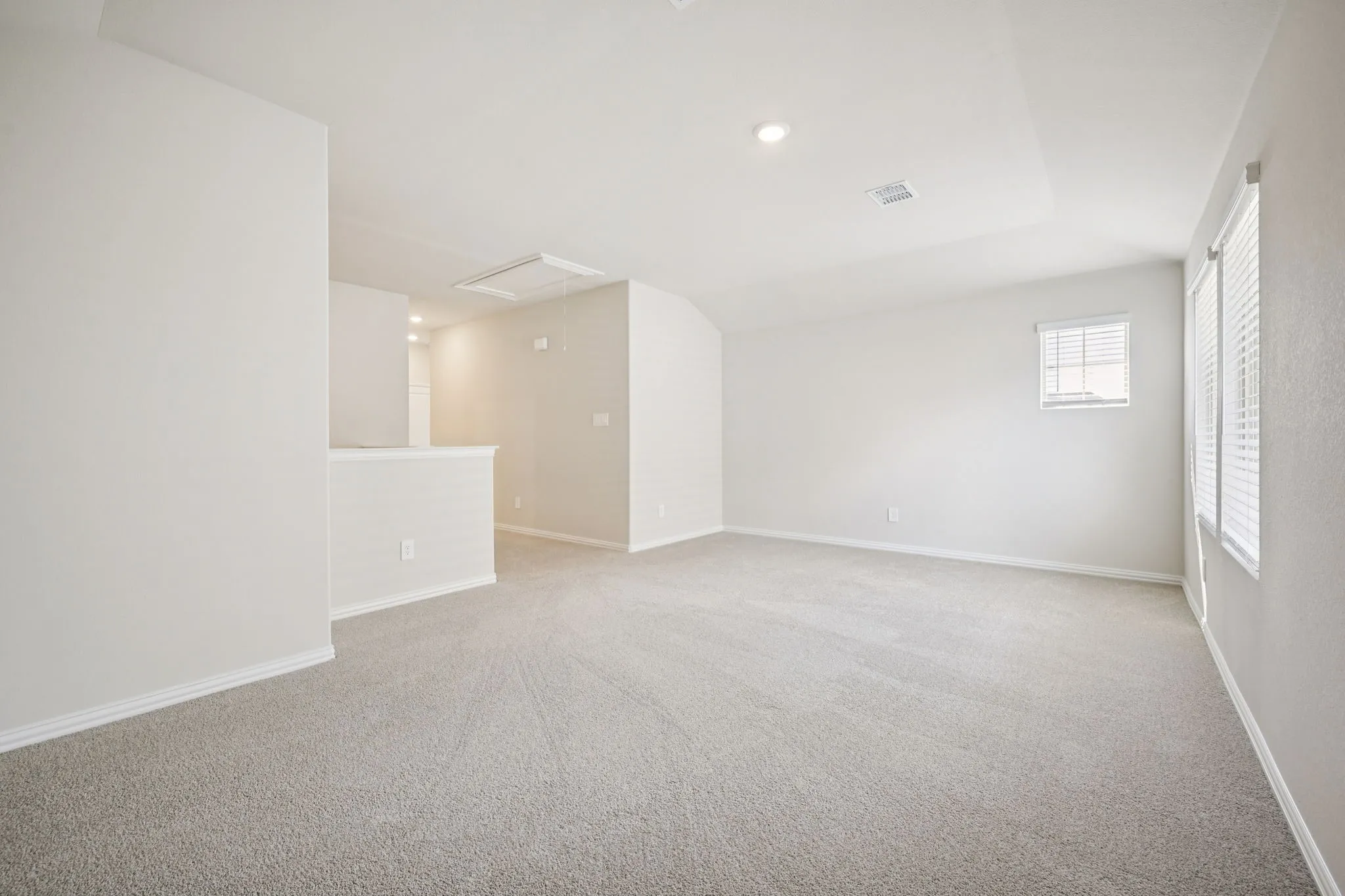 Photo is not of the actual home, but is an inspirational photo of builder’s model home and may depict options, furnishings, and/or decorator features that are not included.
