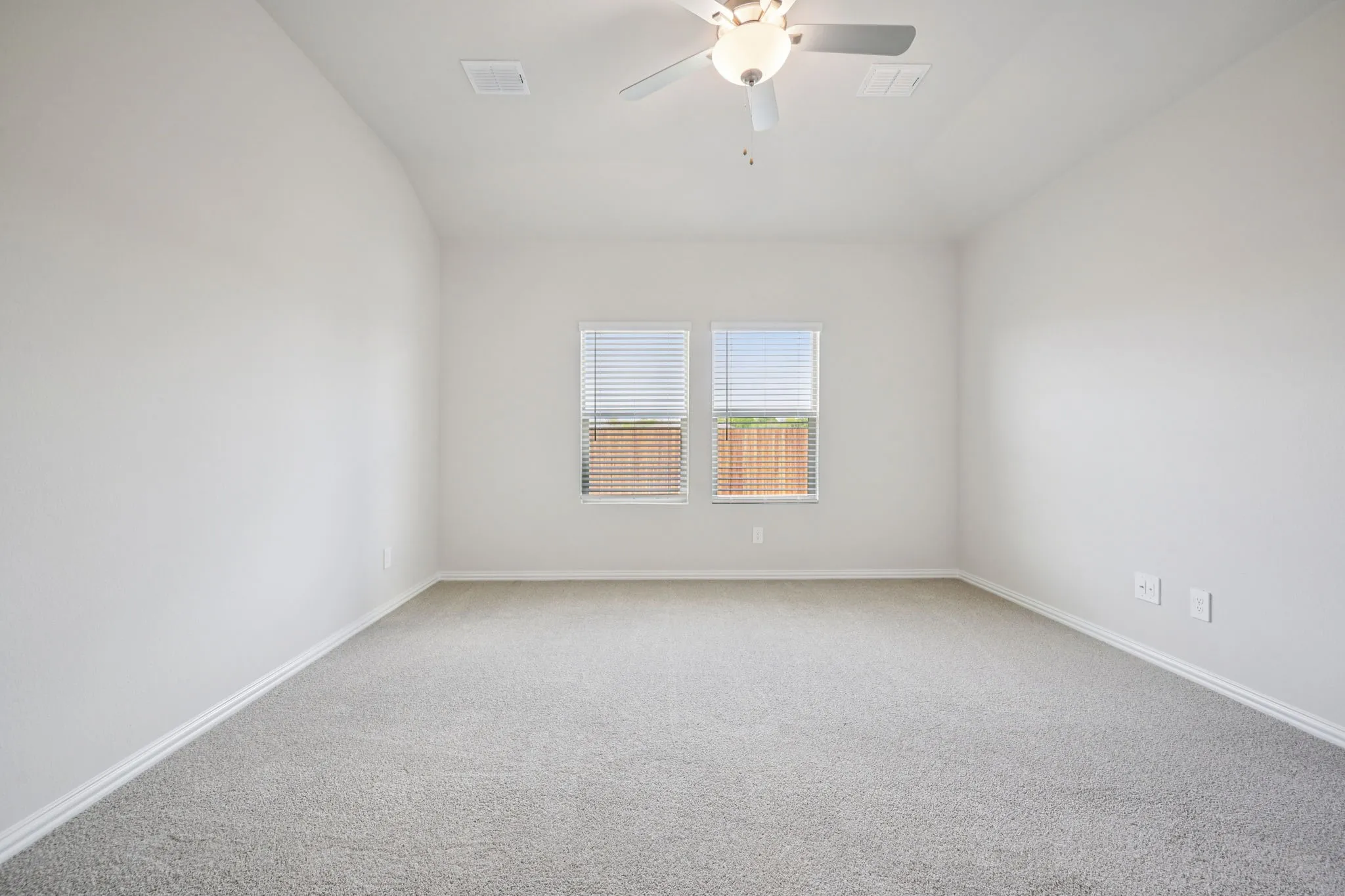  Photo is not of the actual home, but is an inspirational photo of builder’s model home and may depict options, furnishings, and/or decorator features that are not included.
