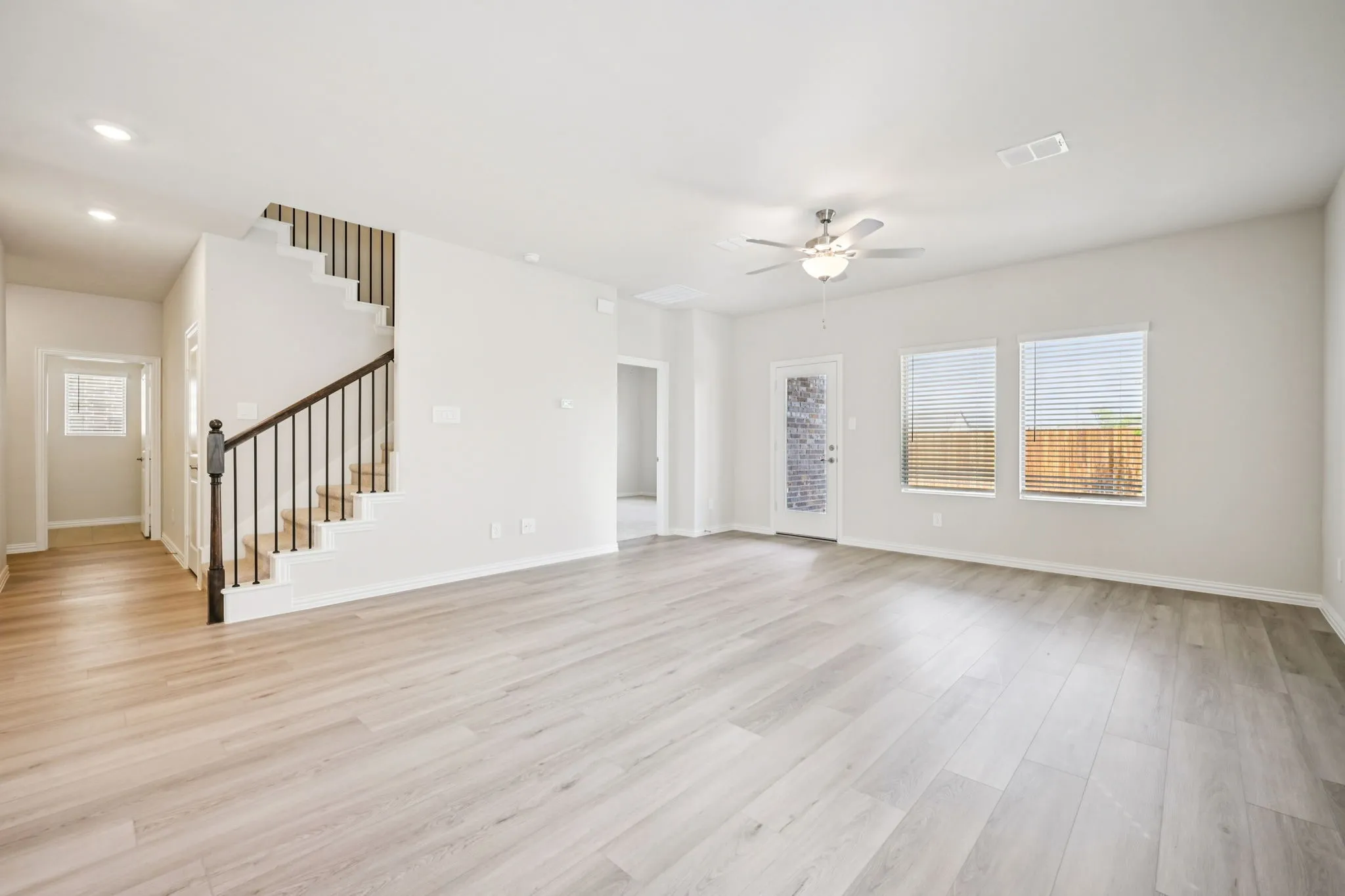  Photo is not of the actual home, but is an inspirational photo of builder’s model home and may depict options, furnishings, and/or decorator features that are not included.
