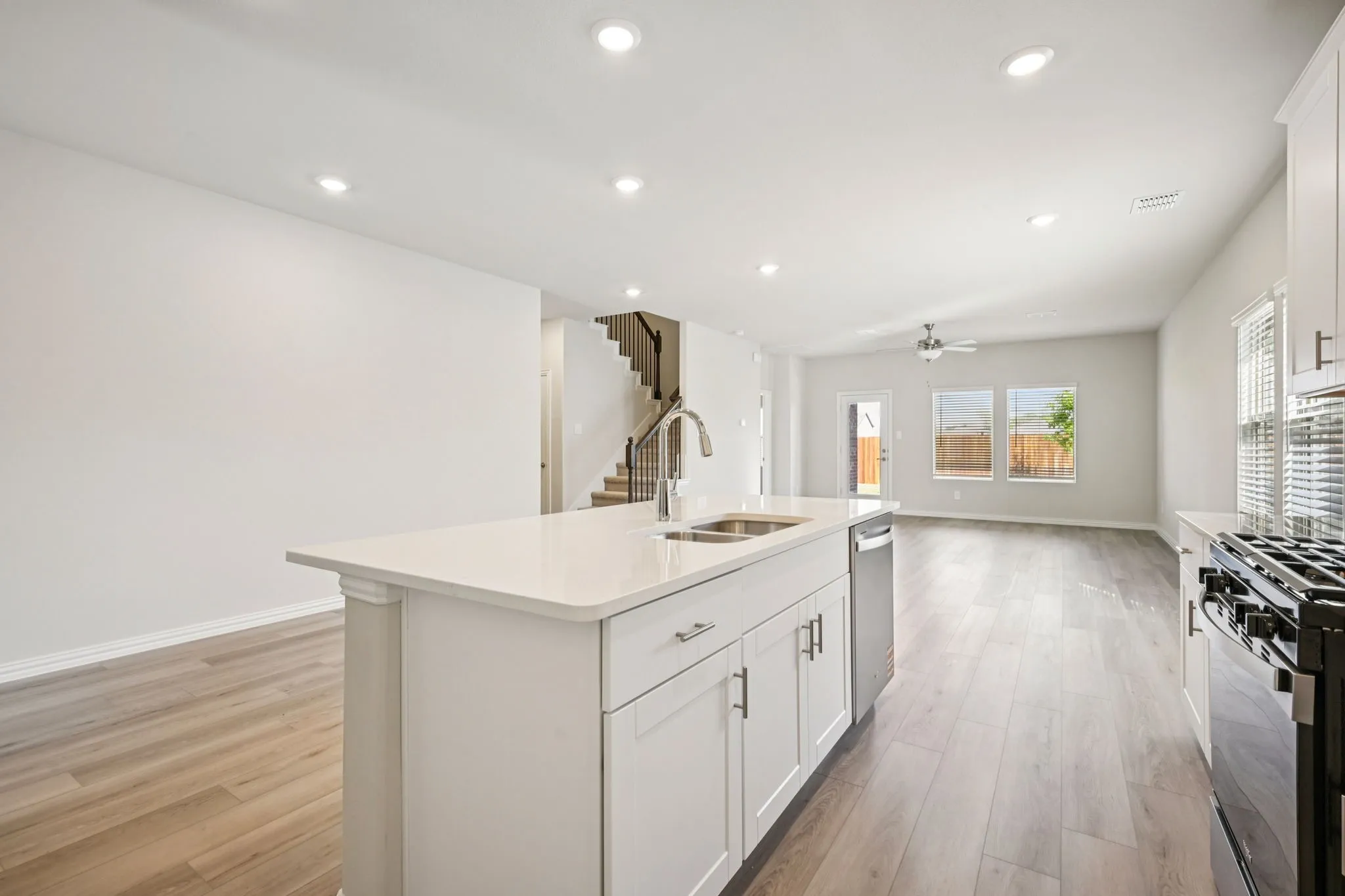  Photo is not of the actual home, but is an inspirational photo of builder’s model home and may depict options, furnishings, and/or decorator features that are not included.
