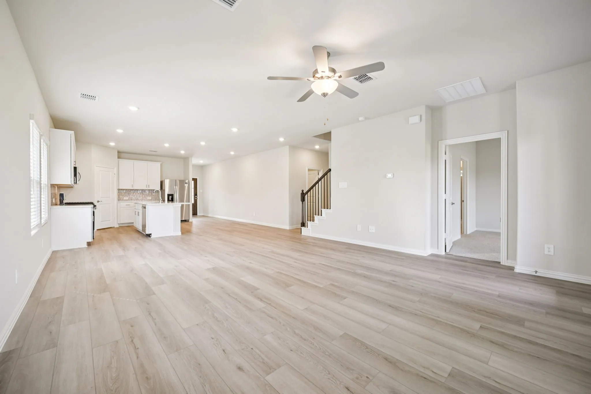  Photo is not of the actual home, but is an inspirational photo of builder’s model home and may depict options, furnishings, and/or decorator features that are not included.
