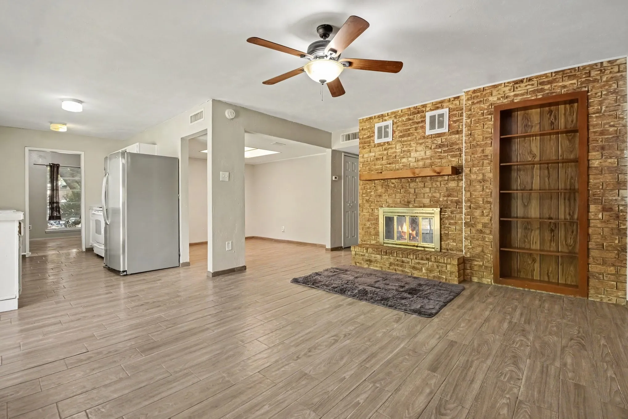 Single Family Residence For Rent in Dallas County , 2614 Branch Oaks Drive, Garland, Texas 75043, 4 Bedroom, 2 Bathroom, 2 Garage spaces, 1,734 Sqft, built in 1974, mls#21279396, Real Estate Agent in Garland, Homes For Rent in Dallas county, Homes For Rent in Garland, Realtor in Garland Texas, Real Estate Brokerage Independent Realty Texas, Luminita Cordes Realtor
