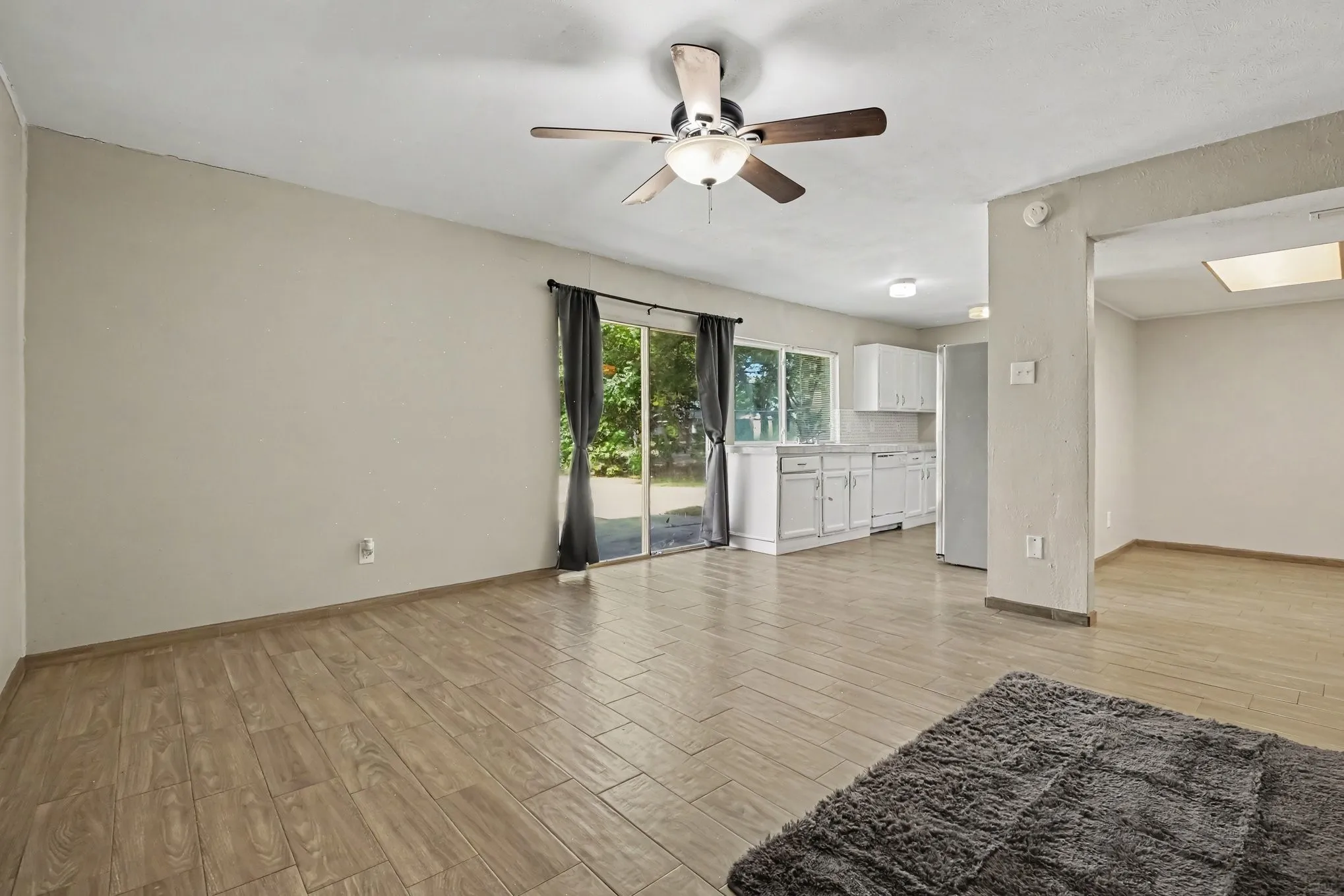 Single Family Residence For Rent in Dallas County , 2614 Branch Oaks Drive, Garland, Texas 75043, 4 Bedroom, 2 Bathroom, 2 Garage spaces, 1,734 Sqft, built in 1974, mls#21279396, Real Estate Agent in Garland, Homes For Rent in Dallas county, Homes For Rent in Garland, Realtor in Garland Texas, Real Estate Brokerage Independent Realty Texas, Luminita Cordes Realtor