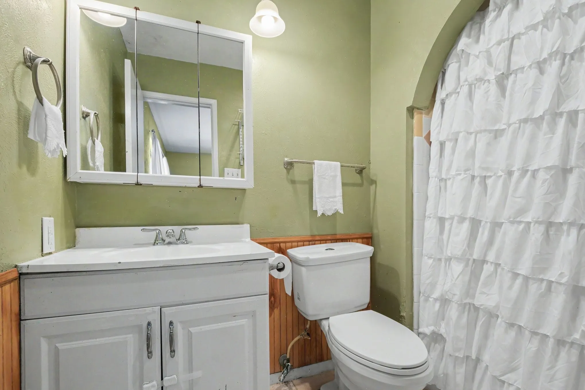 Single Family Residence For Rent in Dallas County , 2614 Branch Oaks Drive, Garland, Texas 75043, 4 Bedroom, 2 Bathroom, 2 Garage spaces, 1,734 Sqft, built in 1974, mls#21279396, Real Estate Agent in Garland, Homes For Rent in Dallas county, Homes For Rent in Garland, Realtor in Garland Texas, Real Estate Brokerage Independent Realty Texas, Luminita Cordes Realtor