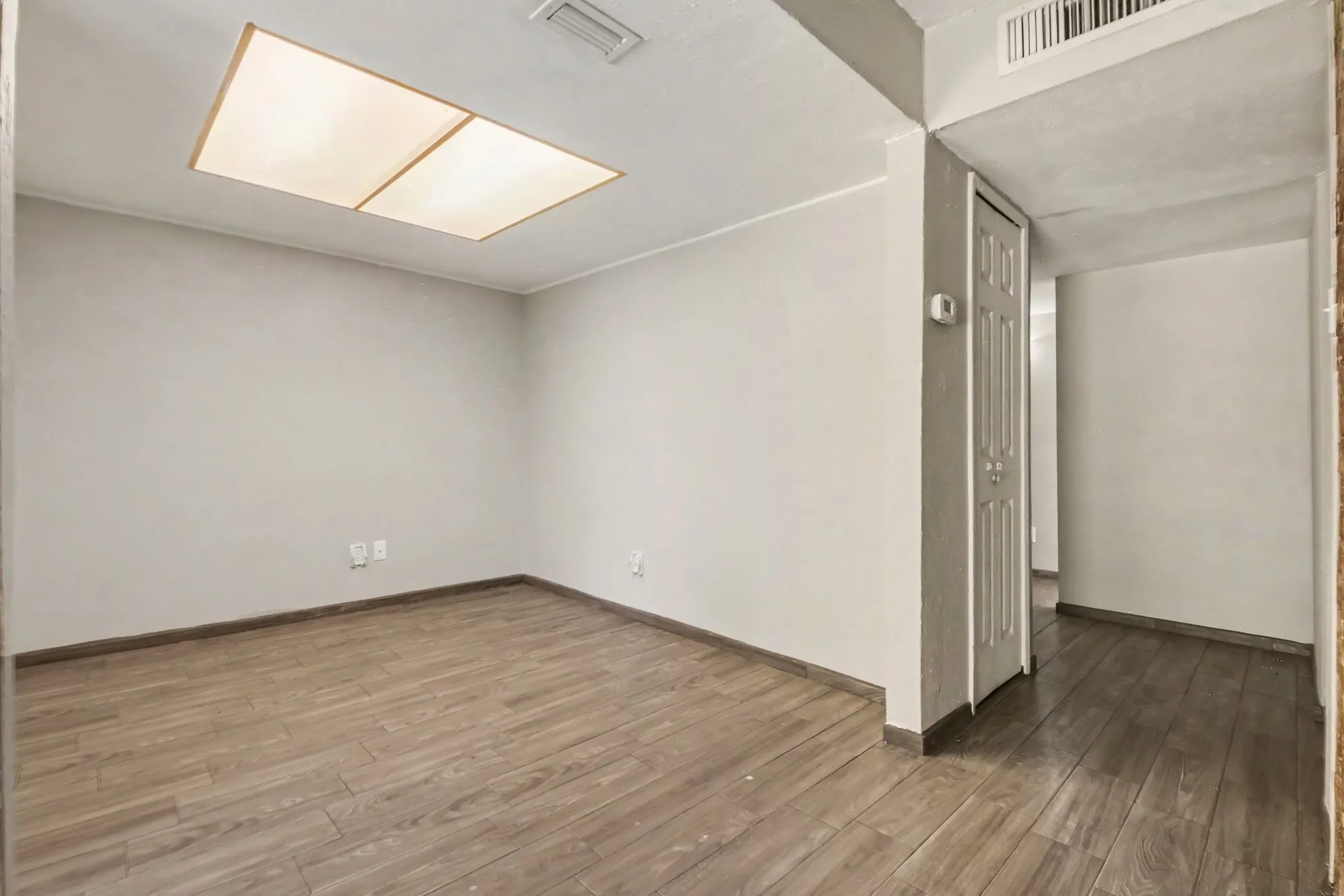 Single Family Residence For Rent in Dallas County , 2614 Branch Oaks Drive, Garland, Texas 75043, 4 Bedroom, 2 Bathroom, 2 Garage spaces, 1,734 Sqft, built in 1974, mls#21279396, Real Estate Agent in Garland, Homes For Rent in Dallas county, Homes For Rent in Garland, Realtor in Garland Texas, Real Estate Brokerage Independent Realty Texas, Luminita Cordes Realtor