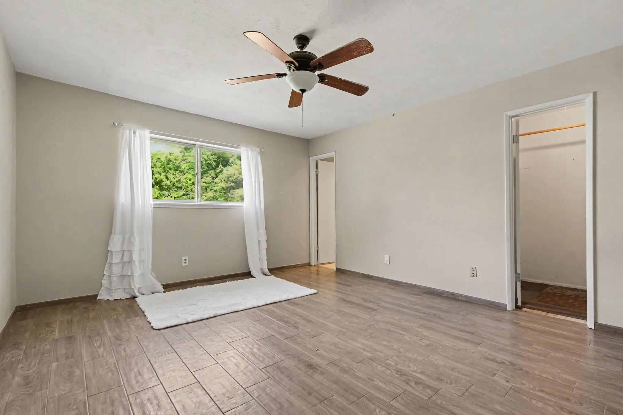 Single Family Residence For Rent in Dallas County , 2614 Branch Oaks Drive, Garland, Texas 75043, 4 Bedroom, 2 Bathroom, 2 Garage spaces, 1,734 Sqft, built in 1974, mls#21279396, Real Estate Agent in Garland, Homes For Rent in Dallas county, Homes For Rent in Garland, Realtor in Garland Texas, Real Estate Brokerage Independent Realty Texas, Luminita Cordes Realtor