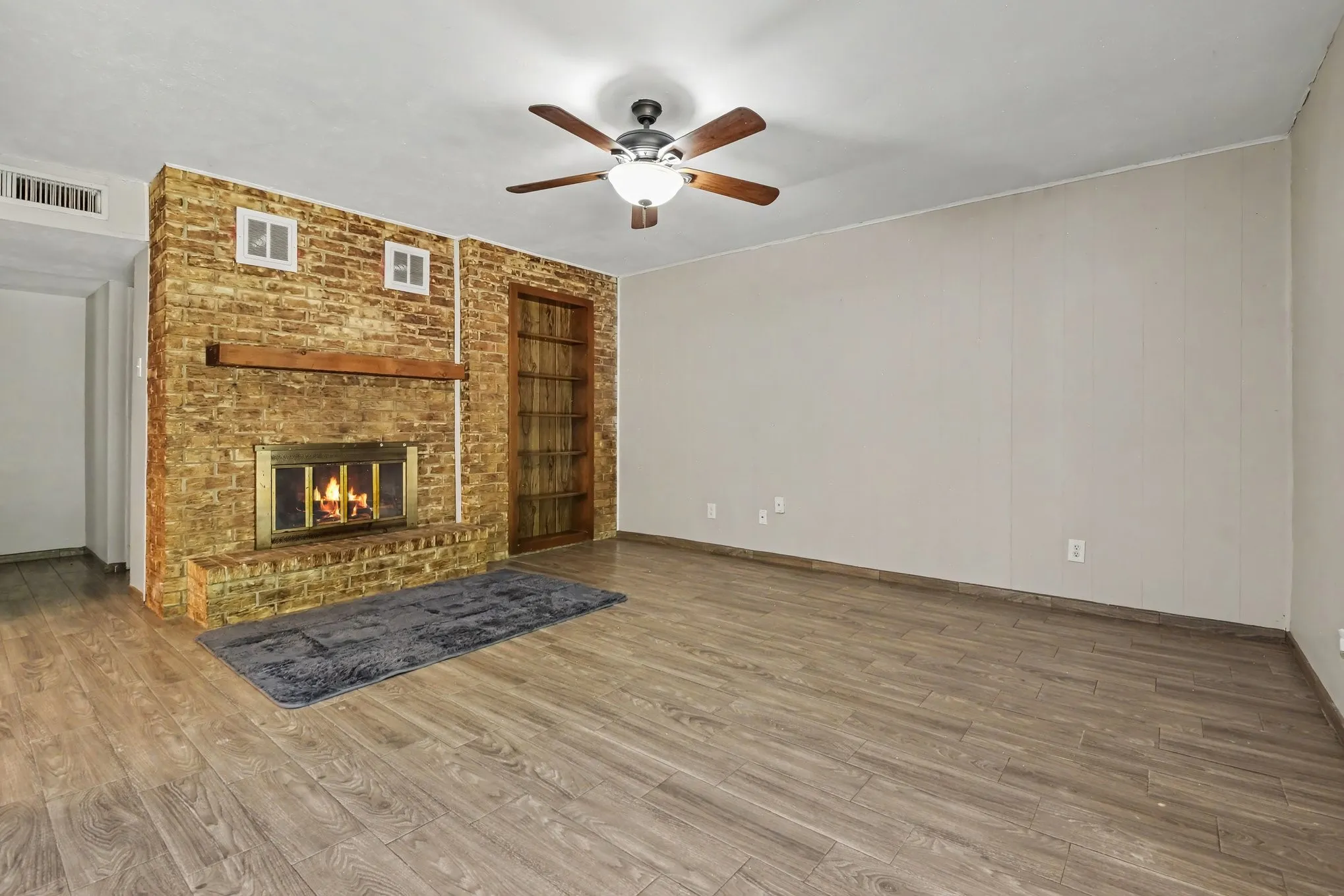Single Family Residence For Rent in Dallas County , 2614 Branch Oaks Drive, Garland, Texas 75043, 4 Bedroom, 2 Bathroom, 2 Garage spaces, 1,734 Sqft, built in 1974, mls#21279396, Real Estate Agent in Garland, Homes For Rent in Dallas county, Homes For Rent in Garland, Realtor in Garland Texas, Real Estate Brokerage Independent Realty Texas, Luminita Cordes Realtor