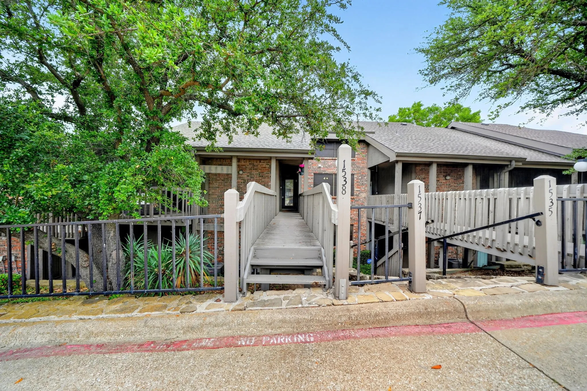 Condominium For Sale in Rockwall County , 1538 Signal Ridge Place 1538, Rockwall, Texas 75032, 3 Bedroom, 3 Bathroom, Garage spaces, 1,893 Sqft, built in 1985, mls#21276604, Real Estate Agent in Rockwall, Homes For Sale in Rockwall county, Homes For Sale in Rockwall, Realtor in Rockwall Texas, Real Estate Brokerage Independent Realty Texas, Luminita Cordes Realtor