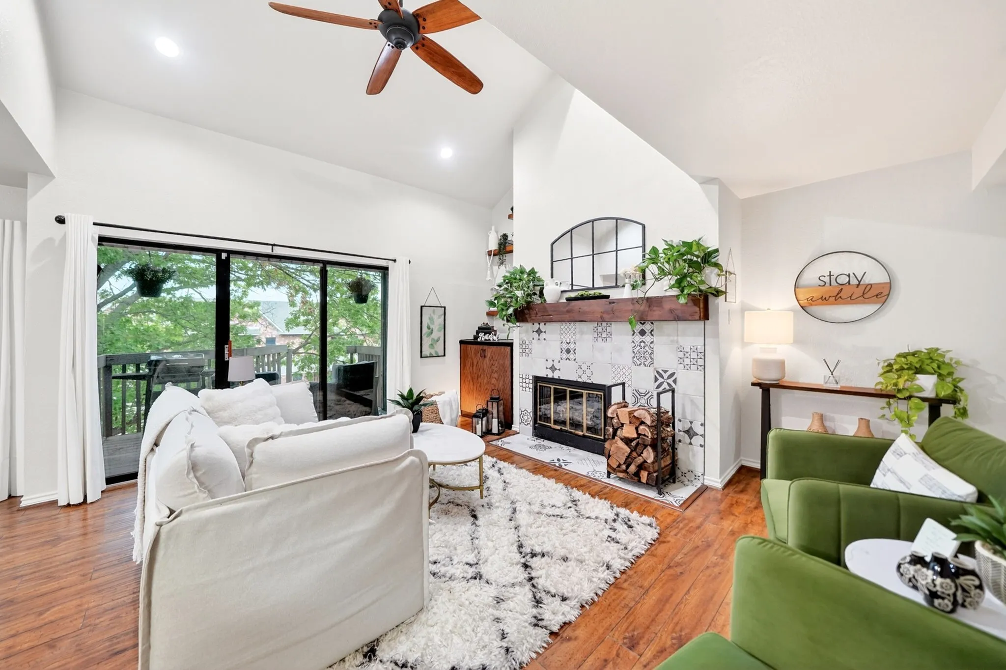 Condominium For Sale in Rockwall County , 1538 Signal Ridge Place 1538, Rockwall, Texas 75032, 3 Bedroom, 3 Bathroom, Garage spaces, 1,893 Sqft, built in 1985, mls#21276604, Real Estate Agent in Rockwall, Homes For Sale in Rockwall county, Homes For Sale in Rockwall, Realtor in Rockwall Texas, Real Estate Brokerage Independent Realty Texas, Luminita Cordes Realtor
