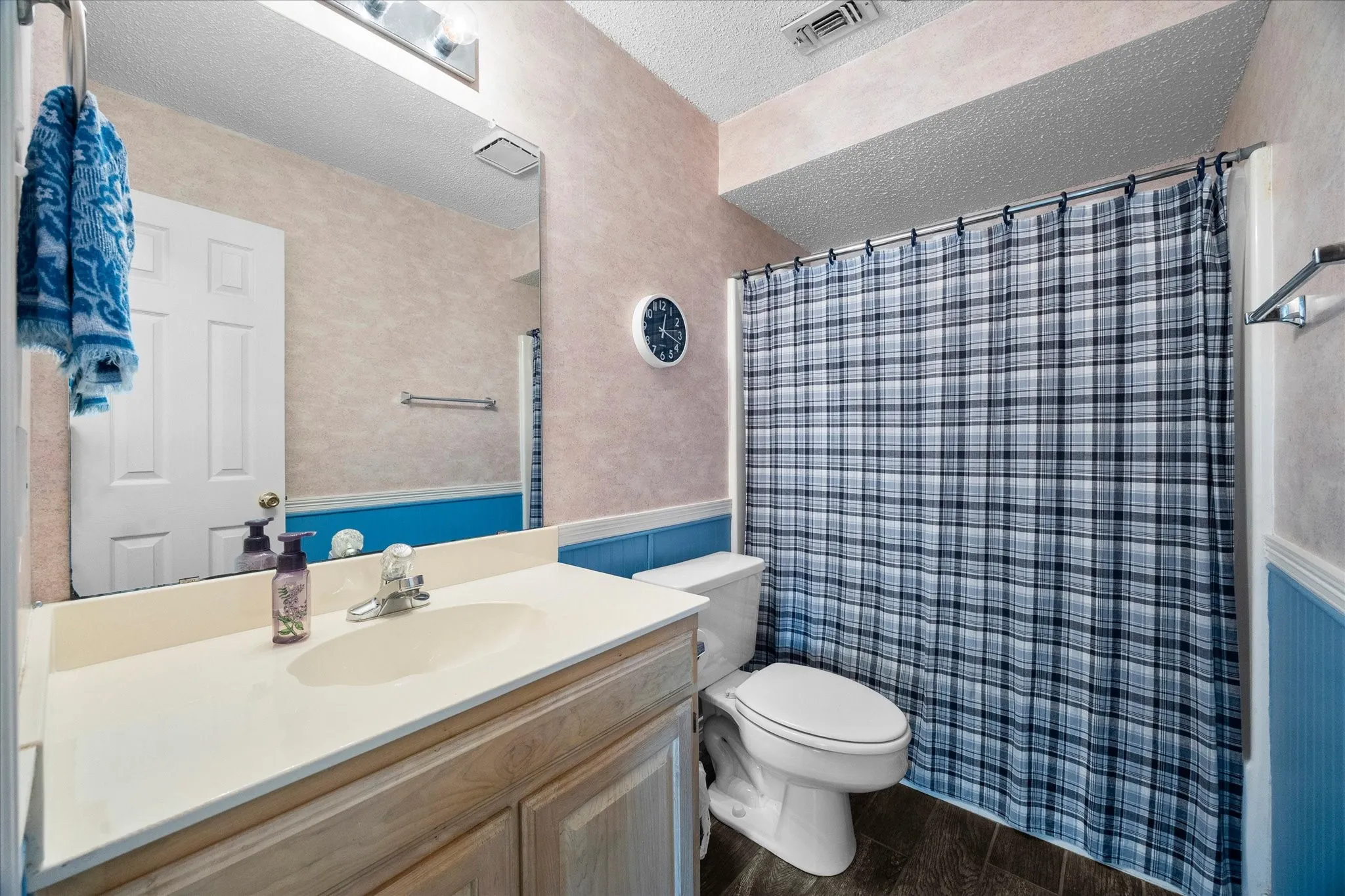 Single Family Residence For Sale in Ellis County , 303 Anita Lane, Waxahachie, Texas 75165, 4 Bedroom, 4 Bathroom, 2 Garage spaces, 2,095 Sqft, built in 1993, mls#21276981, Real Estate Agent in Waxahachie, Homes For Sale in Ellis county, Homes For Sale in Waxahachie, Realtor in Waxahachie Texas, Real Estate Brokerage Independent Realty Texas, Luminita Cordes Realtor
