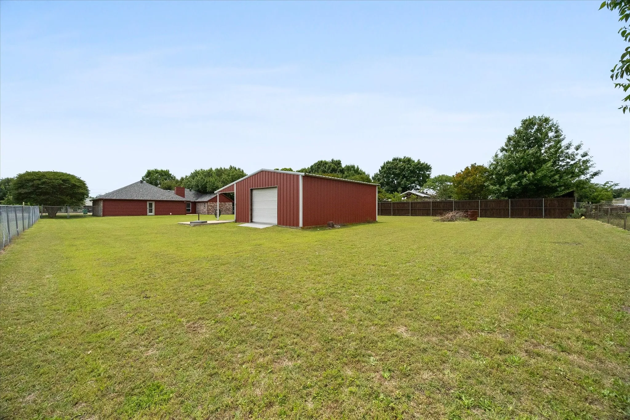 Single Family Residence For Sale in Ellis County , 303 Anita Lane, Waxahachie, Texas 75165, 4 Bedroom, 4 Bathroom, 2 Garage spaces, 2,095 Sqft, built in 1993, mls#21276981, Real Estate Agent in Waxahachie, Homes For Sale in Ellis county, Homes For Sale in Waxahachie, Realtor in Waxahachie Texas, Real Estate Brokerage Independent Realty Texas, Luminita Cordes Realtor