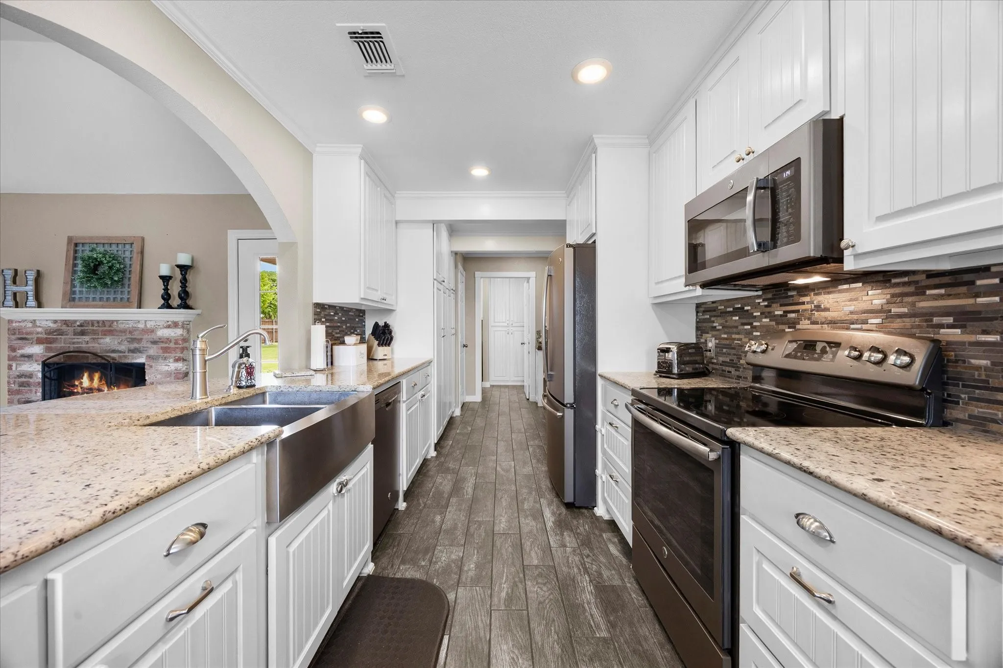 Single Family Residence For Sale in Ellis County , 303 Anita Lane, Waxahachie, Texas 75165, 4 Bedroom, 4 Bathroom, 2 Garage spaces, 2,095 Sqft, built in 1993, mls#21276981, Real Estate Agent in Waxahachie, Homes For Sale in Ellis county, Homes For Sale in Waxahachie, Realtor in Waxahachie Texas, Real Estate Brokerage Independent Realty Texas, Luminita Cordes Realtor