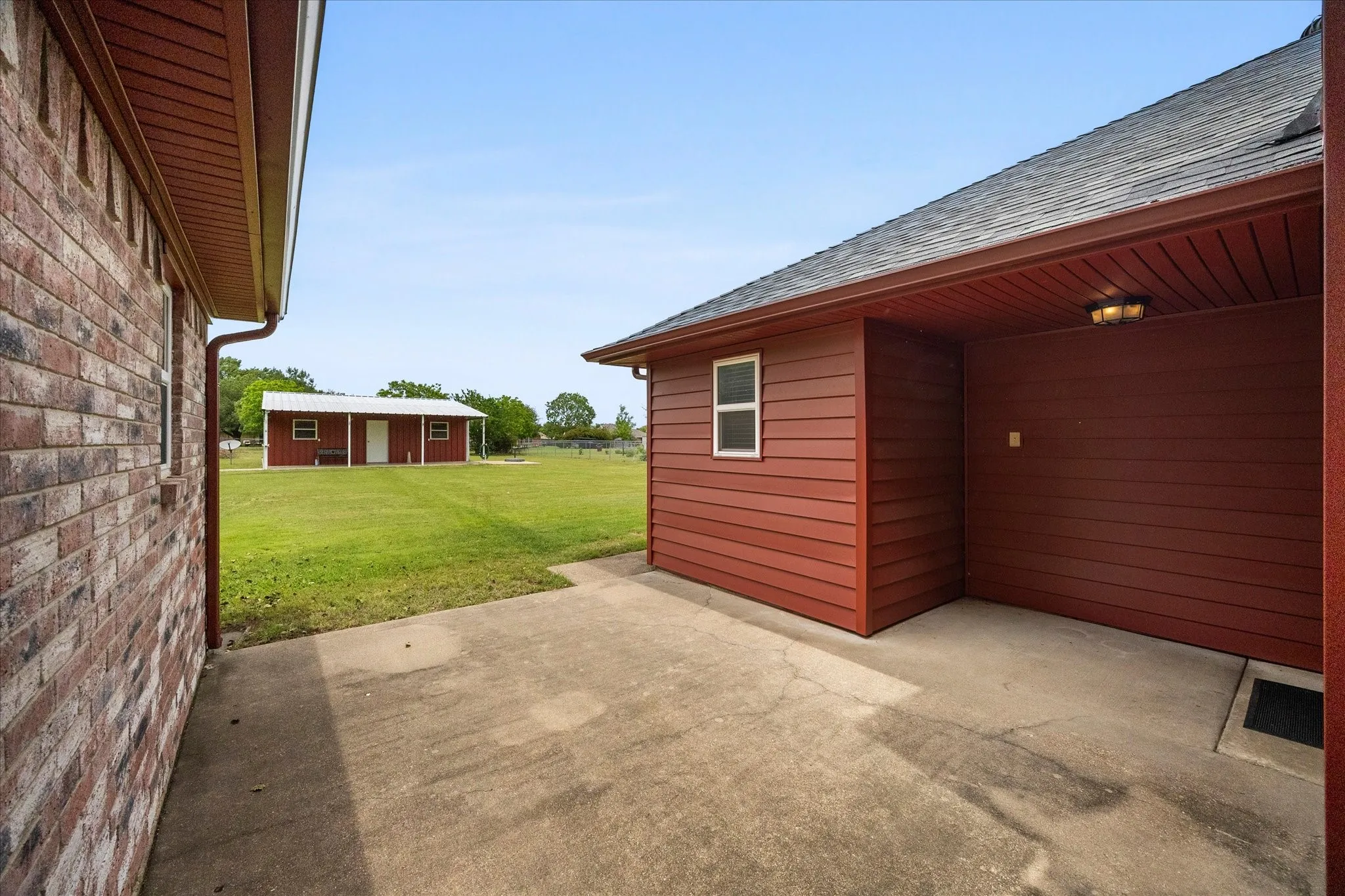 Single Family Residence For Sale in Ellis County , 303 Anita Lane, Waxahachie, Texas 75165, 4 Bedroom, 4 Bathroom, 2 Garage spaces, 2,095 Sqft, built in 1993, mls#21276981, Real Estate Agent in Waxahachie, Homes For Sale in Ellis county, Homes For Sale in Waxahachie, Realtor in Waxahachie Texas, Real Estate Brokerage Independent Realty Texas, Luminita Cordes Realtor