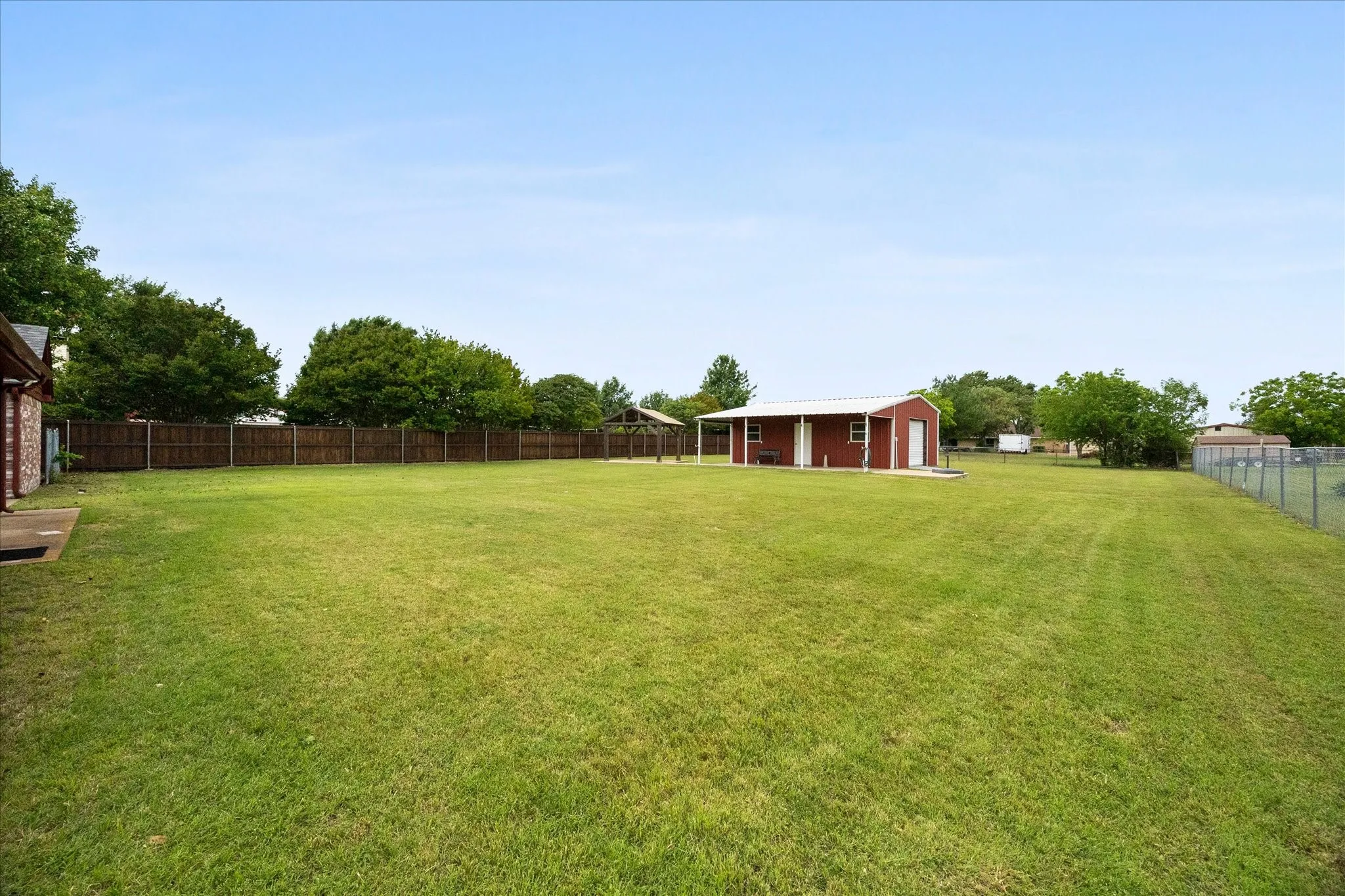 Single Family Residence For Sale in Ellis County , 303 Anita Lane, Waxahachie, Texas 75165, 4 Bedroom, 4 Bathroom, 2 Garage spaces, 2,095 Sqft, built in 1993, mls#21276981, Real Estate Agent in Waxahachie, Homes For Sale in Ellis county, Homes For Sale in Waxahachie, Realtor in Waxahachie Texas, Real Estate Brokerage Independent Realty Texas, Luminita Cordes Realtor