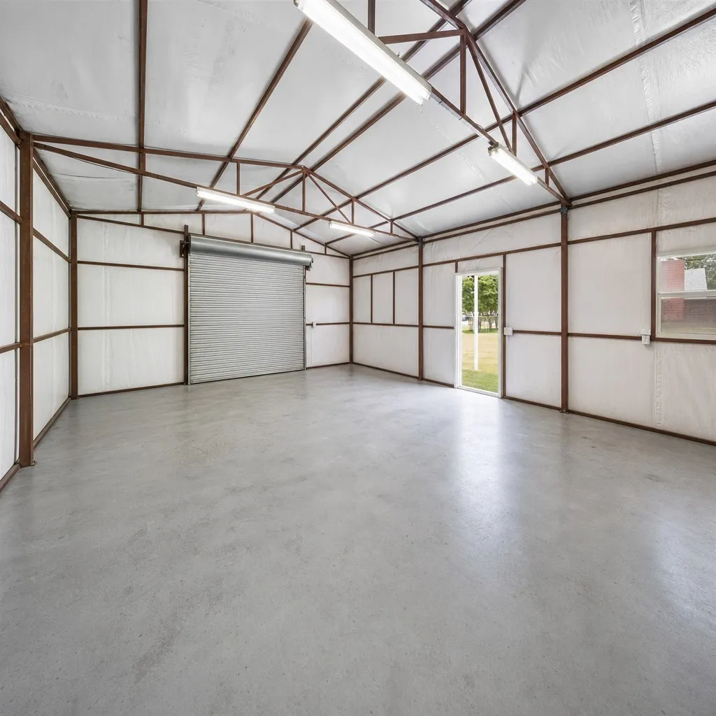 Single Family Residence For Sale in Ellis County , 303 Anita Lane, Waxahachie, Texas 75165, 4 Bedroom, 4 Bathroom, 2 Garage spaces, 2,095 Sqft, built in 1993, mls#21276981, Real Estate Agent in Waxahachie, Homes For Sale in Ellis county, Homes For Sale in Waxahachie, Realtor in Waxahachie Texas, Real Estate Brokerage Independent Realty Texas, Luminita Cordes Realtor
