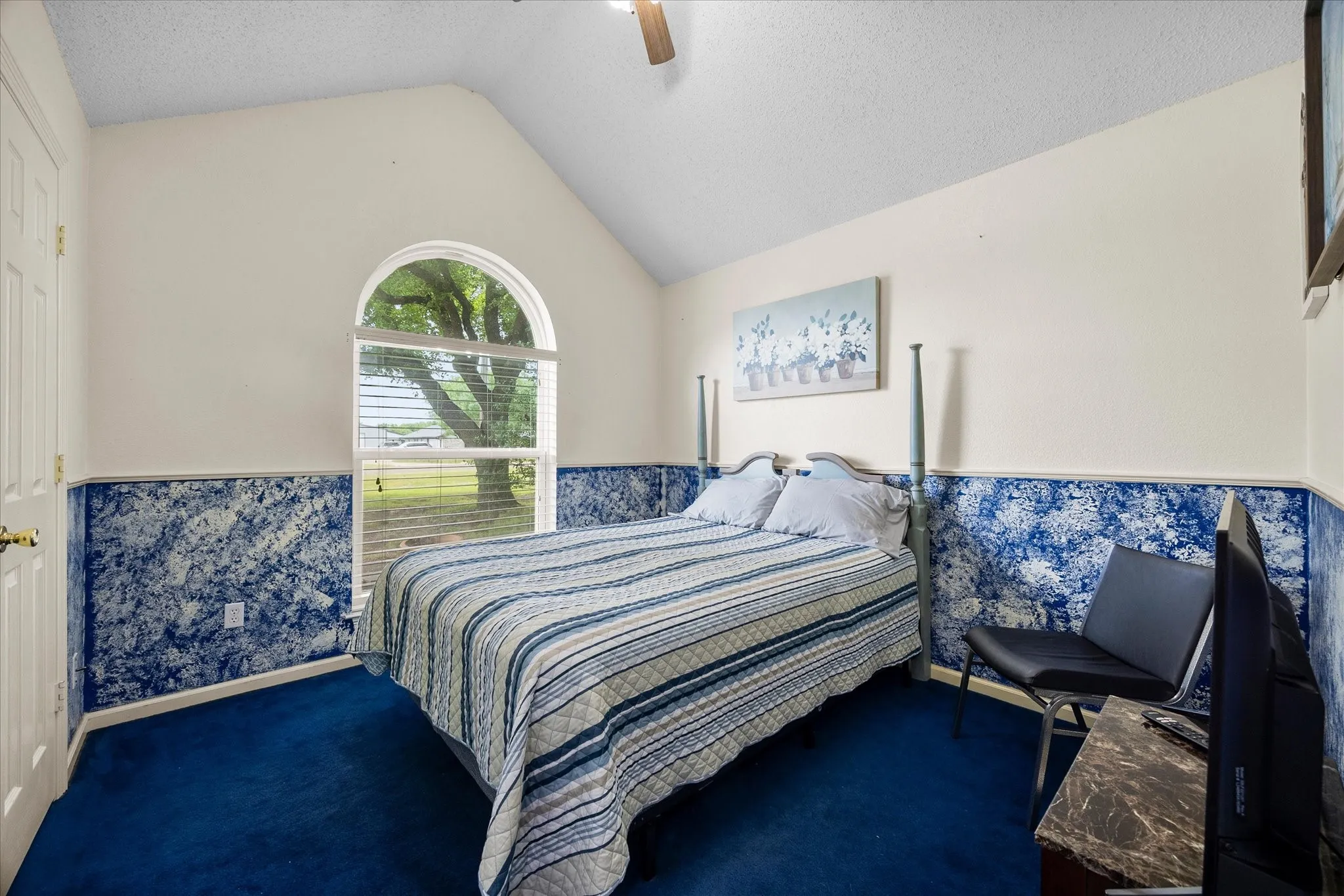 Single Family Residence For Sale in Ellis County , 303 Anita Lane, Waxahachie, Texas 75165, 4 Bedroom, 4 Bathroom, 2 Garage spaces, 2,095 Sqft, built in 1993, mls#21276981, Real Estate Agent in Waxahachie, Homes For Sale in Ellis county, Homes For Sale in Waxahachie, Realtor in Waxahachie Texas, Real Estate Brokerage Independent Realty Texas, Luminita Cordes Realtor