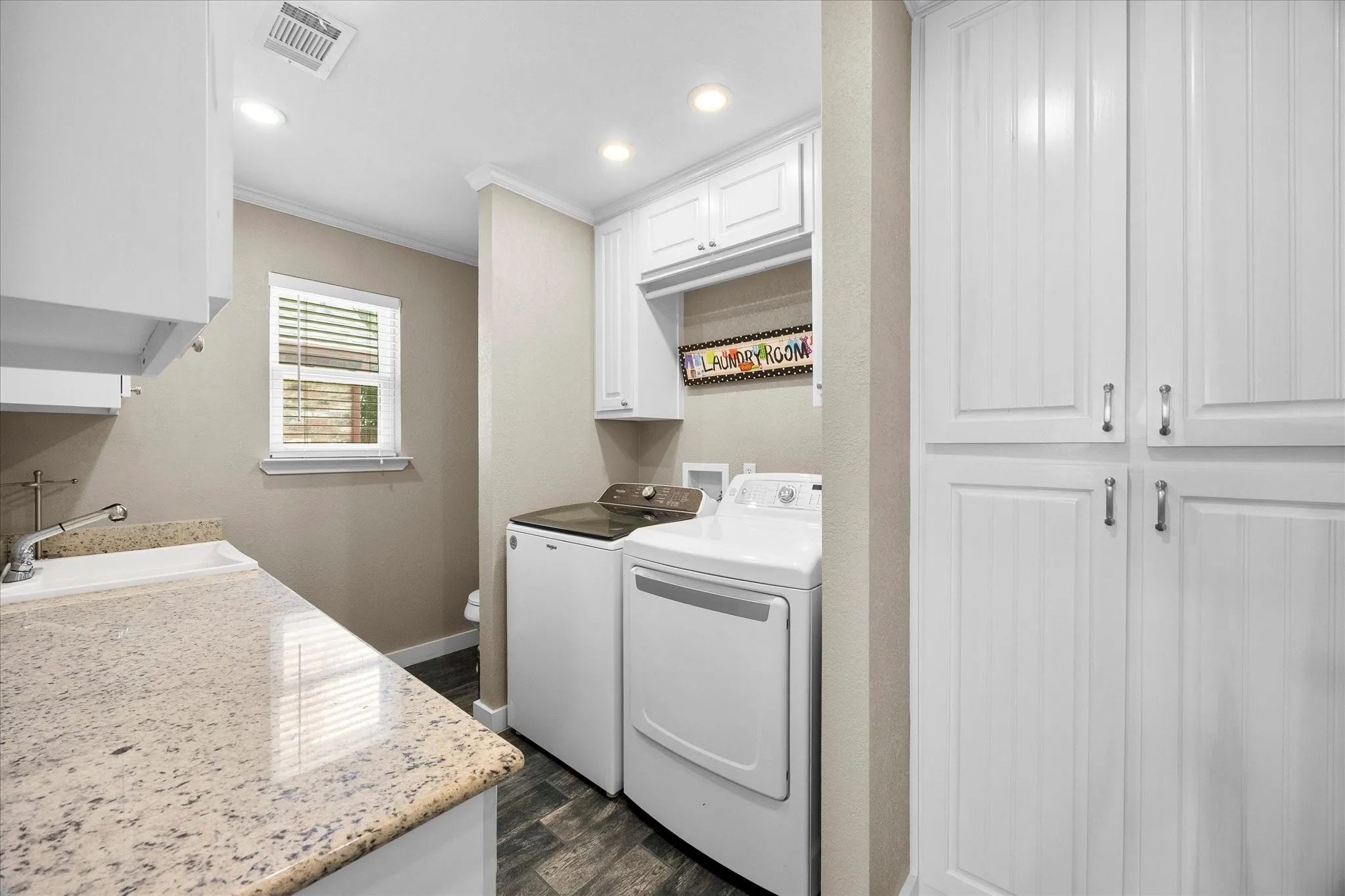 Single Family Residence For Sale in Ellis County , 303 Anita Lane, Waxahachie, Texas 75165, 4 Bedroom, 4 Bathroom, 2 Garage spaces, 2,095 Sqft, built in 1993, mls#21276981, Real Estate Agent in Waxahachie, Homes For Sale in Ellis county, Homes For Sale in Waxahachie, Realtor in Waxahachie Texas, Real Estate Brokerage Independent Realty Texas, Luminita Cordes Realtor