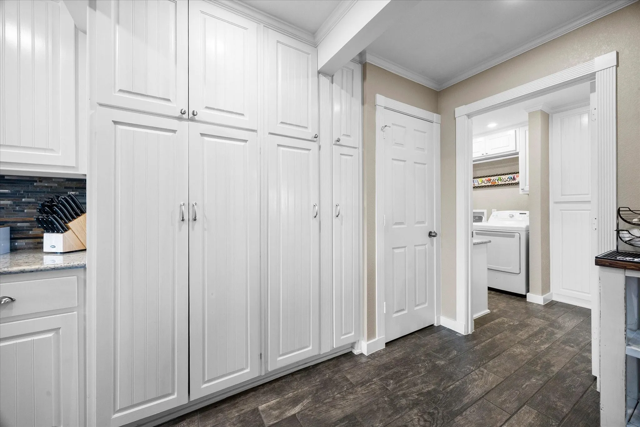 Single Family Residence For Sale in Ellis County , 303 Anita Lane, Waxahachie, Texas 75165, 4 Bedroom, 4 Bathroom, 2 Garage spaces, 2,095 Sqft, built in 1993, mls#21276981, Real Estate Agent in Waxahachie, Homes For Sale in Ellis county, Homes For Sale in Waxahachie, Realtor in Waxahachie Texas, Real Estate Brokerage Independent Realty Texas, Luminita Cordes Realtor