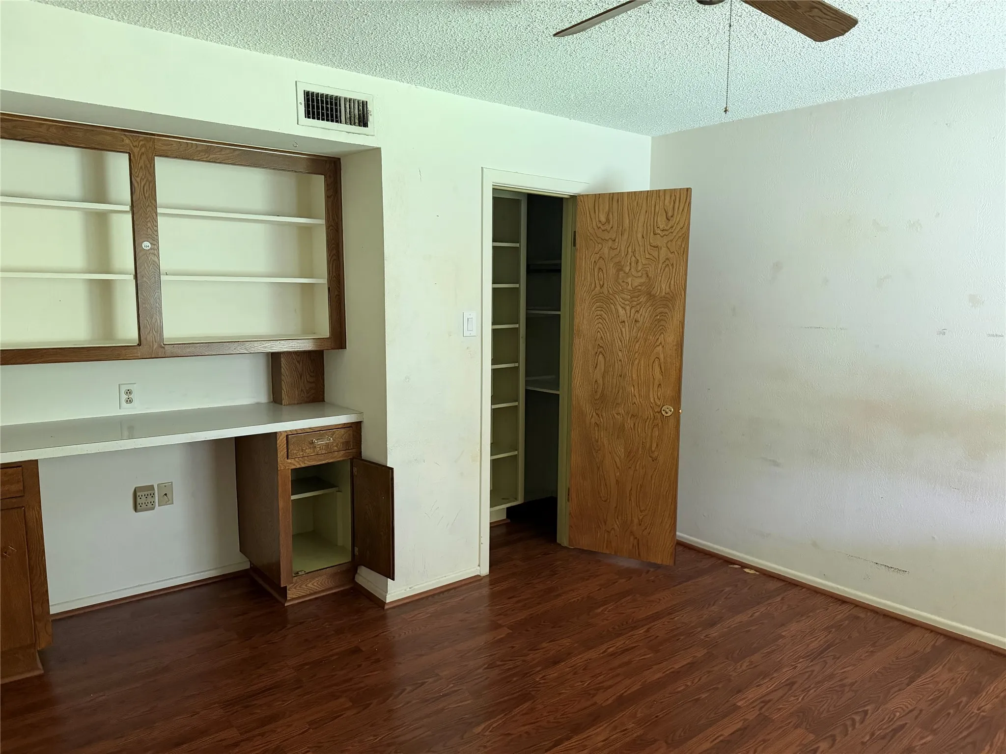 space for office, computer desk, book shelfs