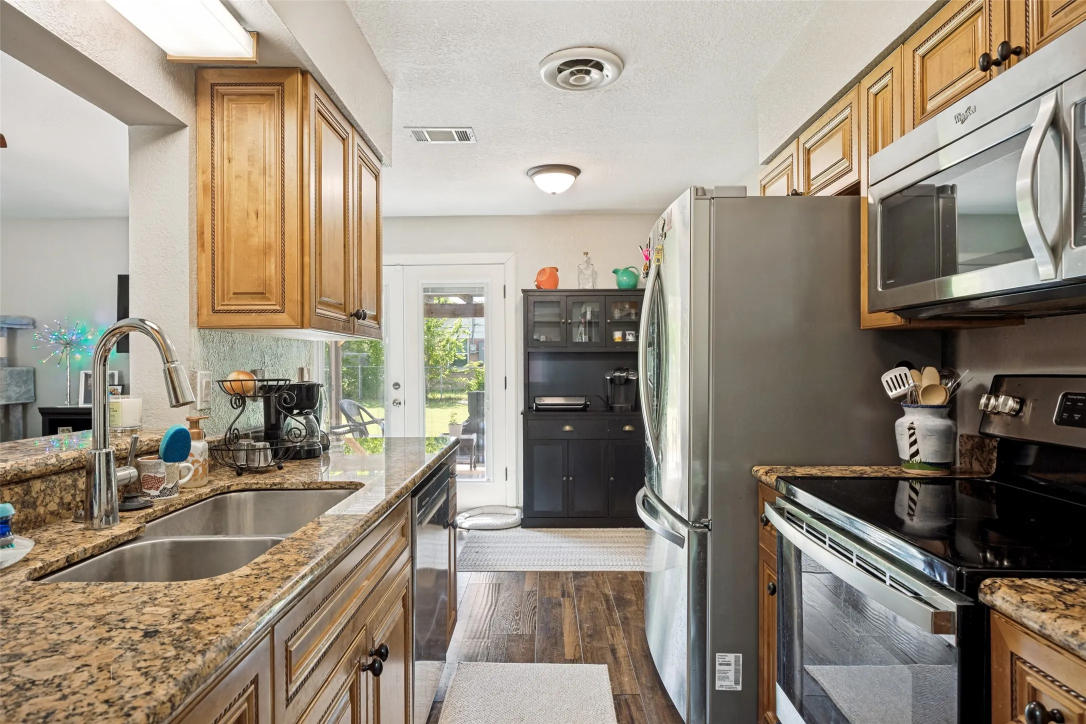 Single Family Residence For Sale in Dallas County , 1413 Lorrie Drive, Richardson, Texas 75080, 3 Bedroom, 2 Bathroom, 1 Garage spaces, 1,239 Sqft, built in 1963, mls#21278747, Real Estate Agent in Richardson, Homes For Sale in Dallas county, Homes For Sale in Richardson, Realtor in Richardson Texas, Real Estate Brokerage Independent Realty Texas, Luminita Cordes Realtor
