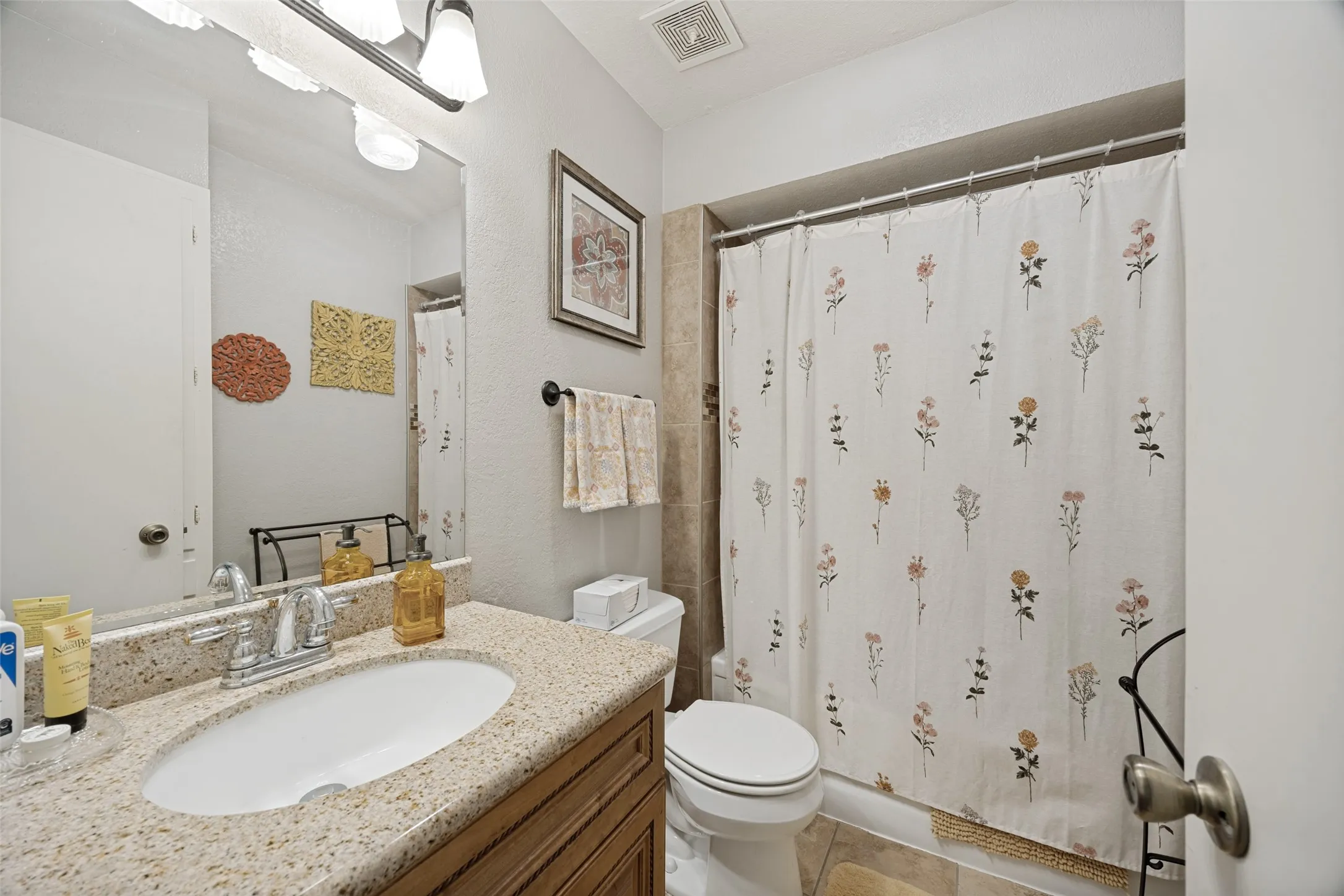 Single Family Residence For Sale in Dallas County , 1413 Lorrie Drive, Richardson, Texas 75080, 3 Bedroom, 2 Bathroom, 1 Garage spaces, 1,239 Sqft, built in 1963, mls#21278747, Real Estate Agent in Richardson, Homes For Sale in Dallas county, Homes For Sale in Richardson, Realtor in Richardson Texas, Real Estate Brokerage Independent Realty Texas, Luminita Cordes Realtor