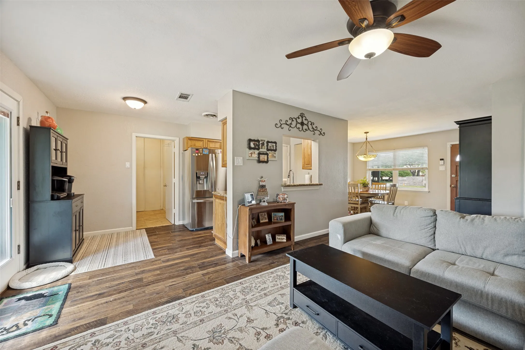 Single Family Residence For Sale in Dallas County , 1413 Lorrie Drive, Richardson, Texas 75080, 3 Bedroom, 2 Bathroom, 1 Garage spaces, 1,239 Sqft, built in 1963, mls#21278747, Real Estate Agent in Richardson, Homes For Sale in Dallas county, Homes For Sale in Richardson, Realtor in Richardson Texas, Real Estate Brokerage Independent Realty Texas, Luminita Cordes Realtor