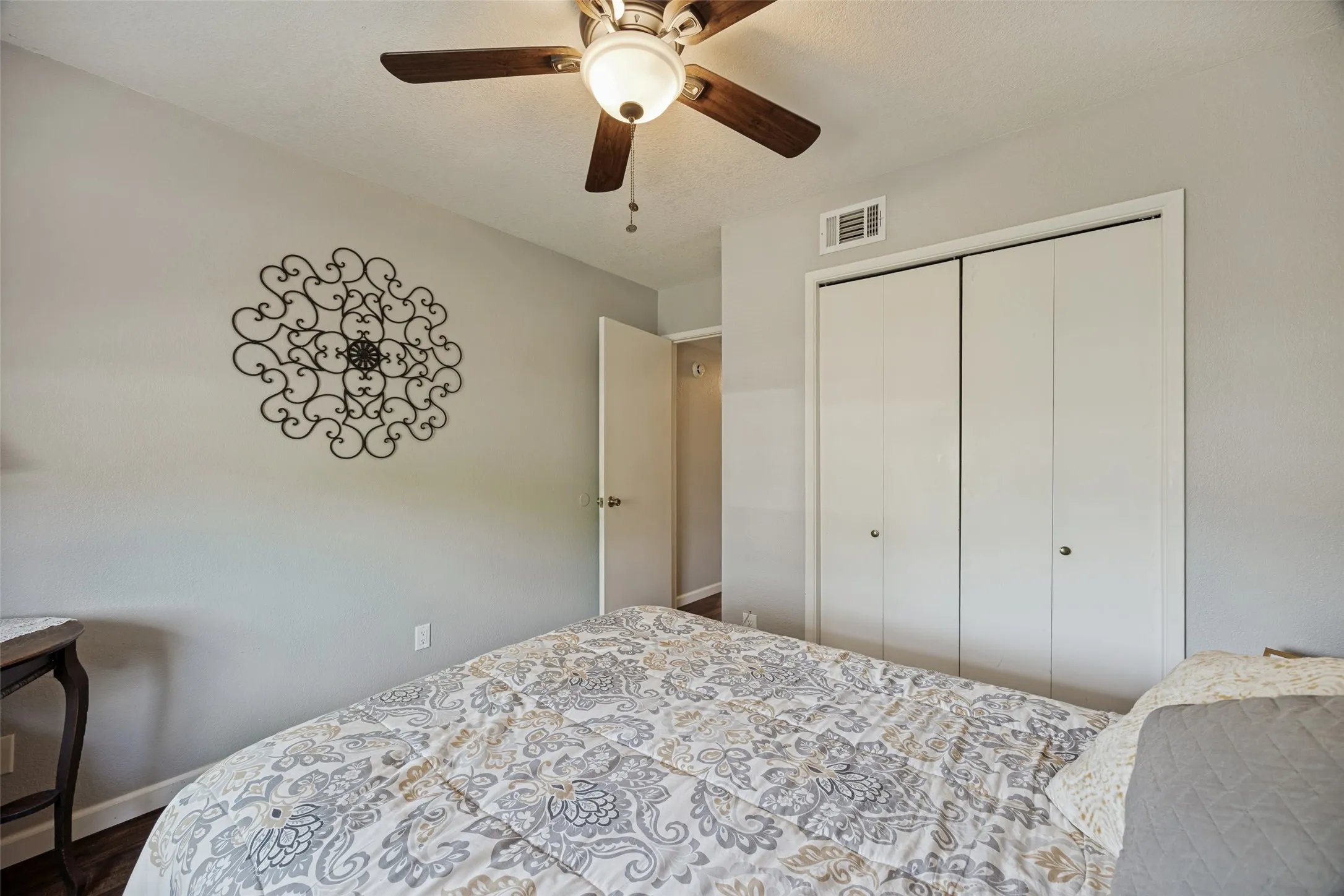 Single Family Residence For Sale in Dallas County , 1413 Lorrie Drive, Richardson, Texas 75080, 3 Bedroom, 2 Bathroom, 1 Garage spaces, 1,239 Sqft, built in 1963, mls#21278747, Real Estate Agent in Richardson, Homes For Sale in Dallas county, Homes For Sale in Richardson, Realtor in Richardson Texas, Real Estate Brokerage Independent Realty Texas, Luminita Cordes Realtor