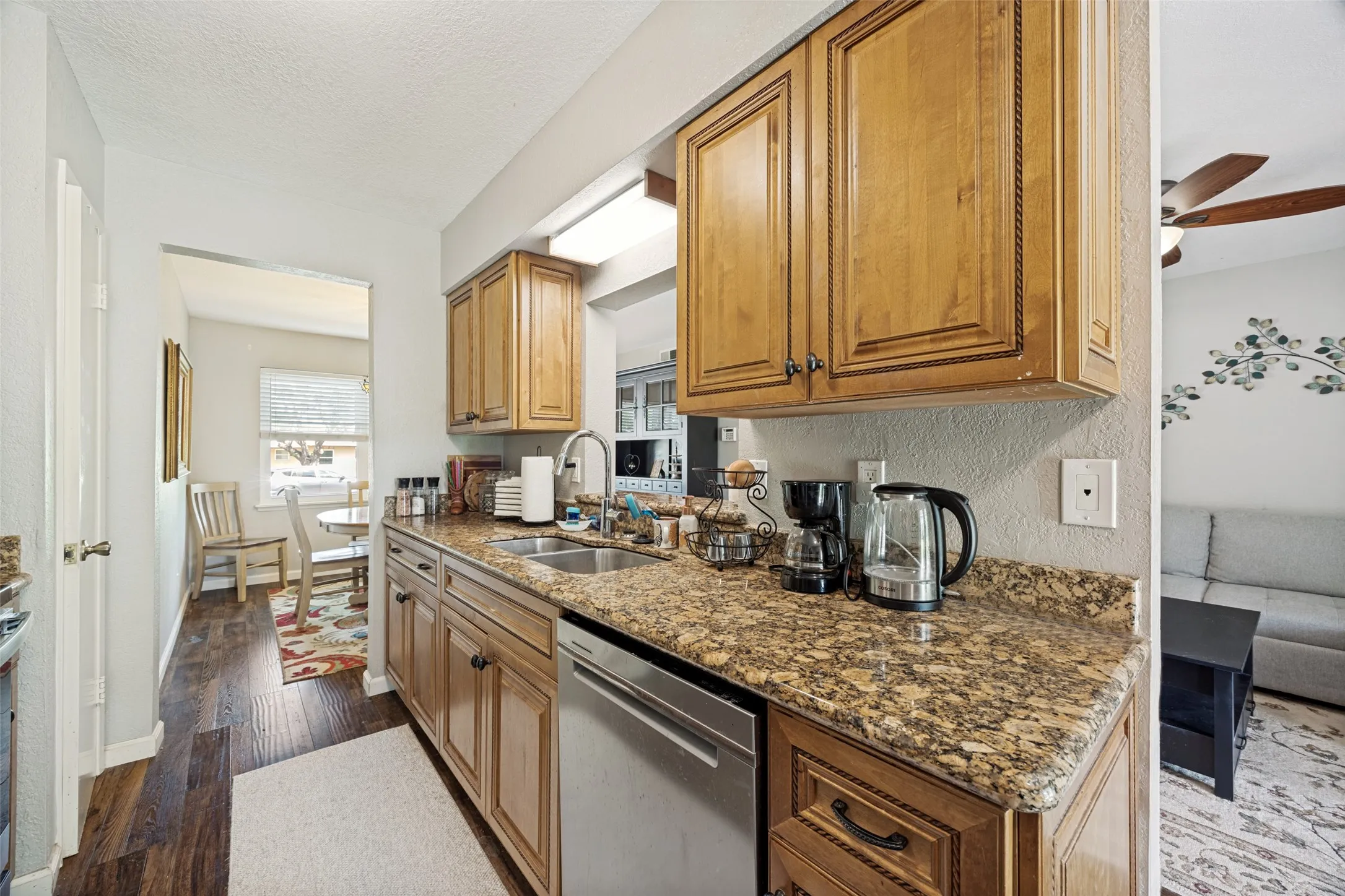 Single Family Residence For Sale in Dallas County , 1413 Lorrie Drive, Richardson, Texas 75080, 3 Bedroom, 2 Bathroom, 1 Garage spaces, 1,239 Sqft, built in 1963, mls#21278747, Real Estate Agent in Richardson, Homes For Sale in Dallas county, Homes For Sale in Richardson, Realtor in Richardson Texas, Real Estate Brokerage Independent Realty Texas, Luminita Cordes Realtor