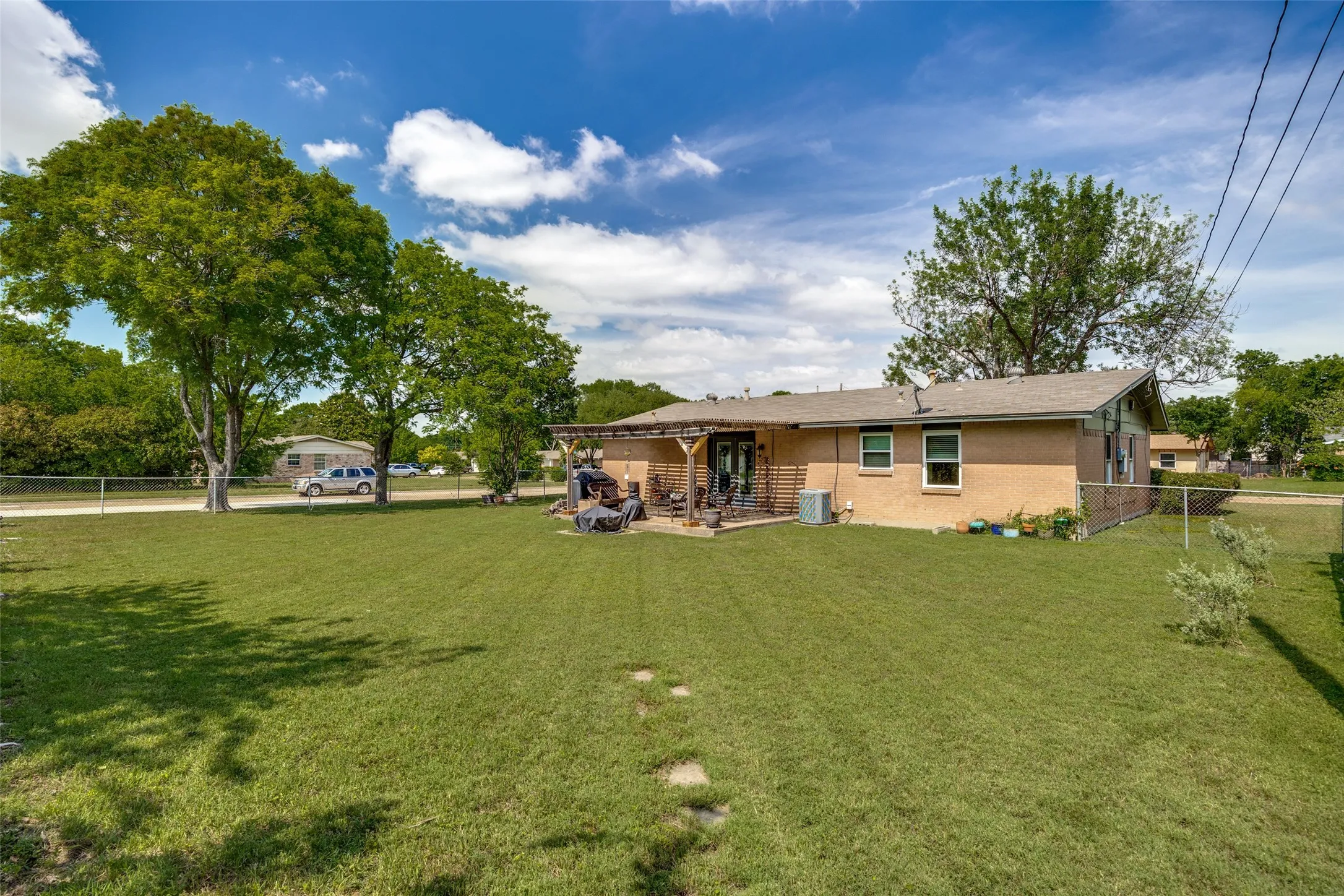 Single Family Residence For Sale in Dallas County , 1413 Lorrie Drive, Richardson, Texas 75080, 3 Bedroom, 2 Bathroom, 1 Garage spaces, 1,239 Sqft, built in 1963, mls#21278747, Real Estate Agent in Richardson, Homes For Sale in Dallas county, Homes For Sale in Richardson, Realtor in Richardson Texas, Real Estate Brokerage Independent Realty Texas, Luminita Cordes Realtor
